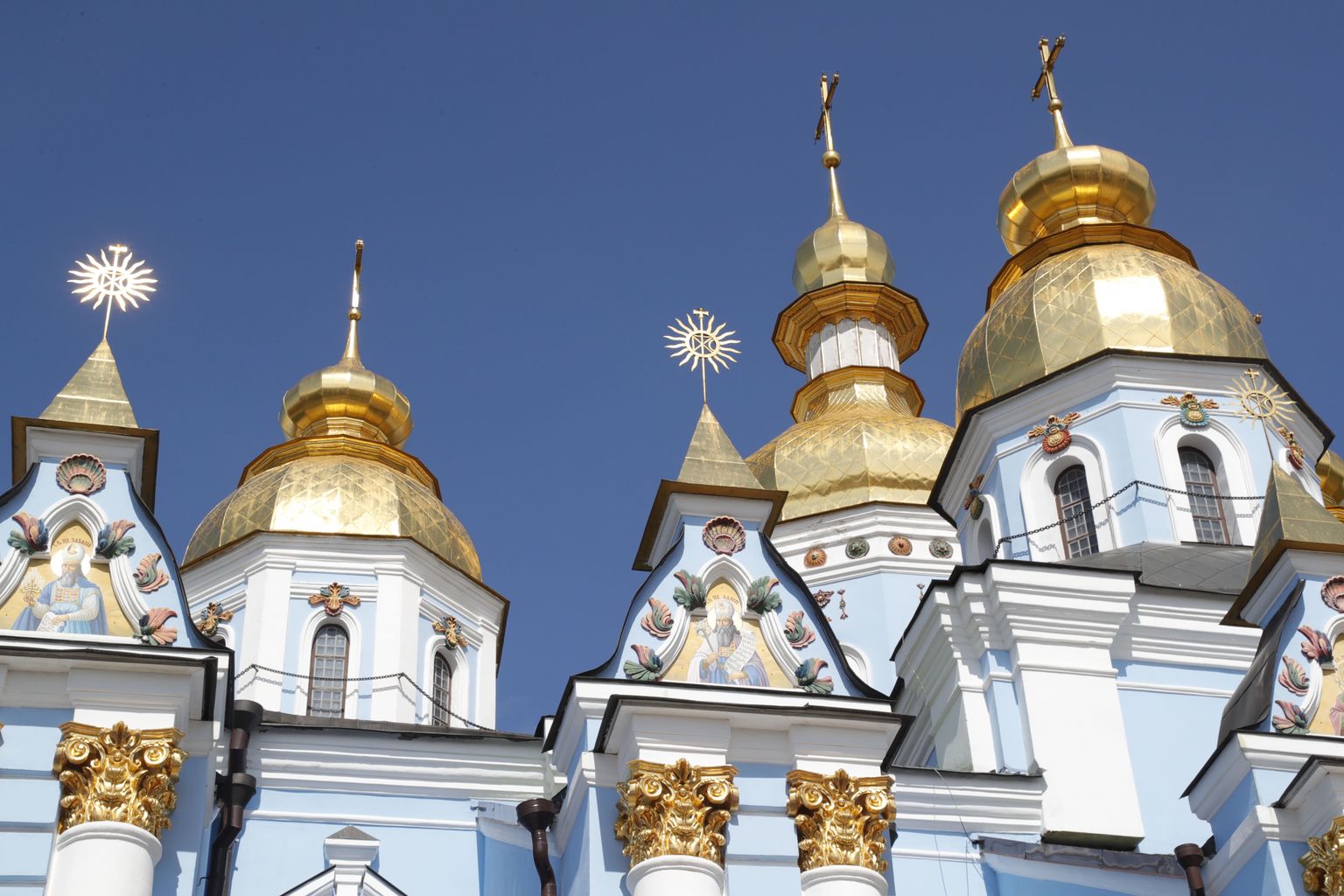 Püha Miikaeli Kuldsete Kuplitega õigeusu klooster Ukraina pealinnas Kiievis