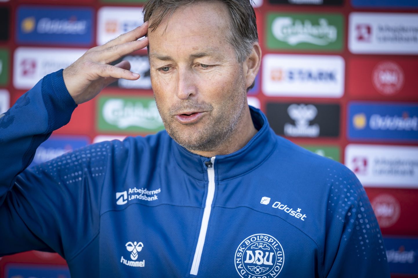 Taani peatreener Kasper Hjulmand teisipäeval pressikonverentsil.
