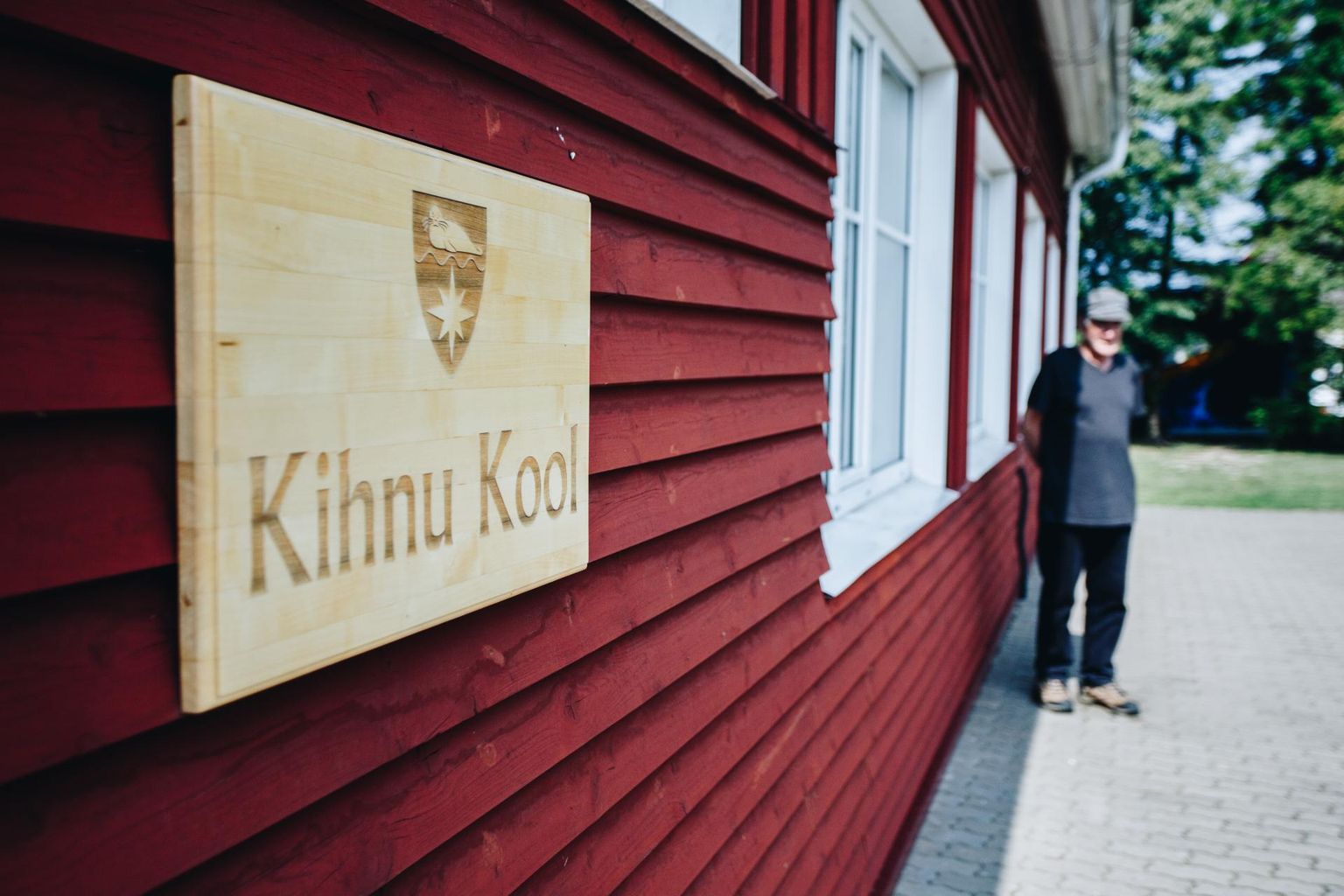 Läinud ­suvel käis väikesaarte tuuri käigus Kihnus peaminister Jüri Ratas, kes väisas kohalikku kooligi.