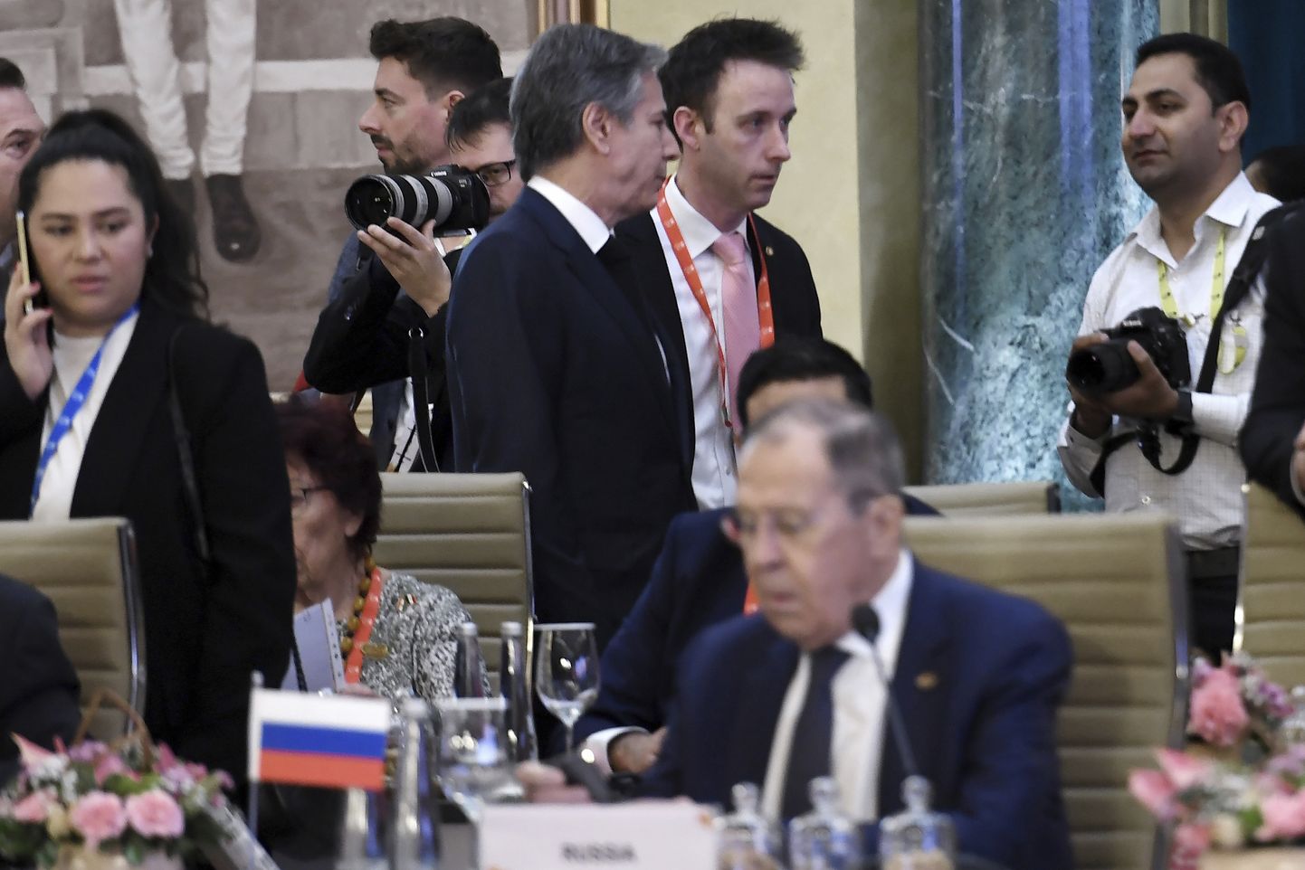 USA välisminster Antony Blinken ja esiplaanil olev Venemaa välisminister Sergei Lavrov kohtusid põgusalt eile G20 välisministrite kohtumisel.