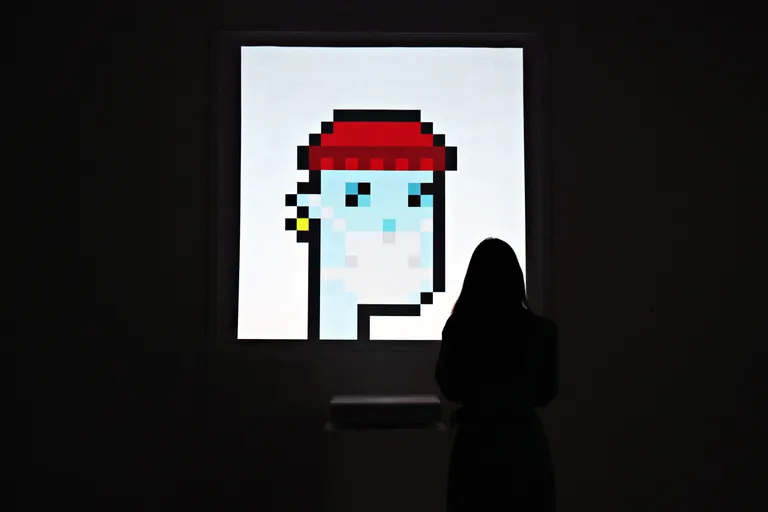 Antud kujutis on CryptoPunk 7523, mis müüdi see aasta Sotheby´si oksjonil 11,8 miljoni eest.