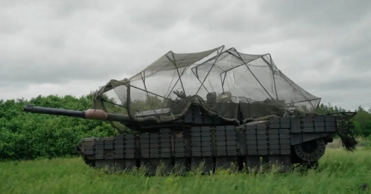 A Ukrainian tank survived 20 drone strikes thanks to improvised armor