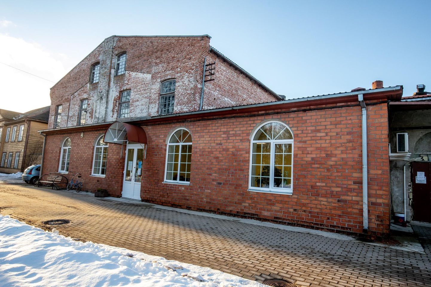 Sindi saun ehitati teadaolevalt 1908. aastal ja on Tori vallas ainus avalik ihuharimise asutus.