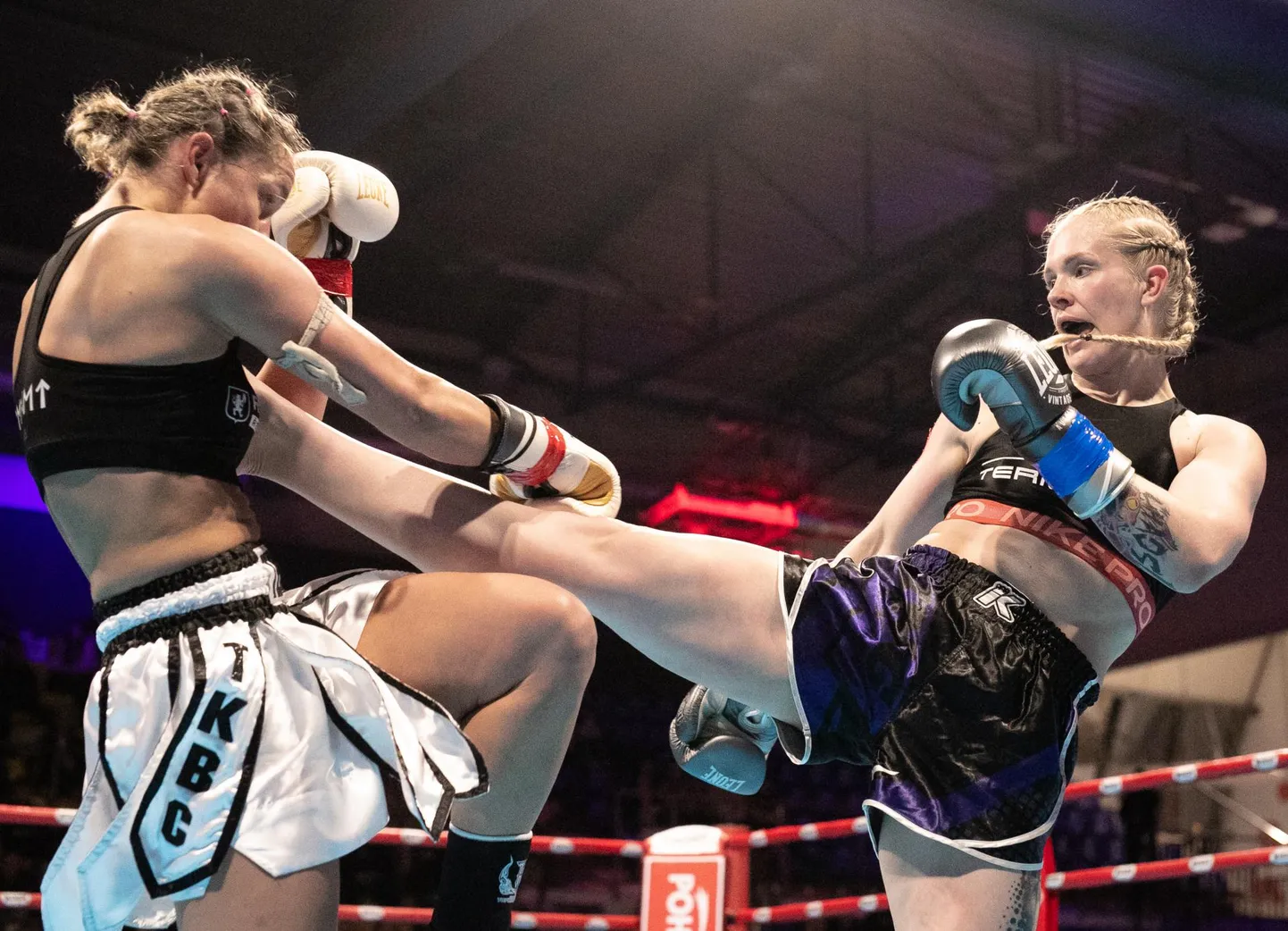 Sigrid Kapanen (paremal) võitis kogenud tšehhitari Tereza Dvořákovát.