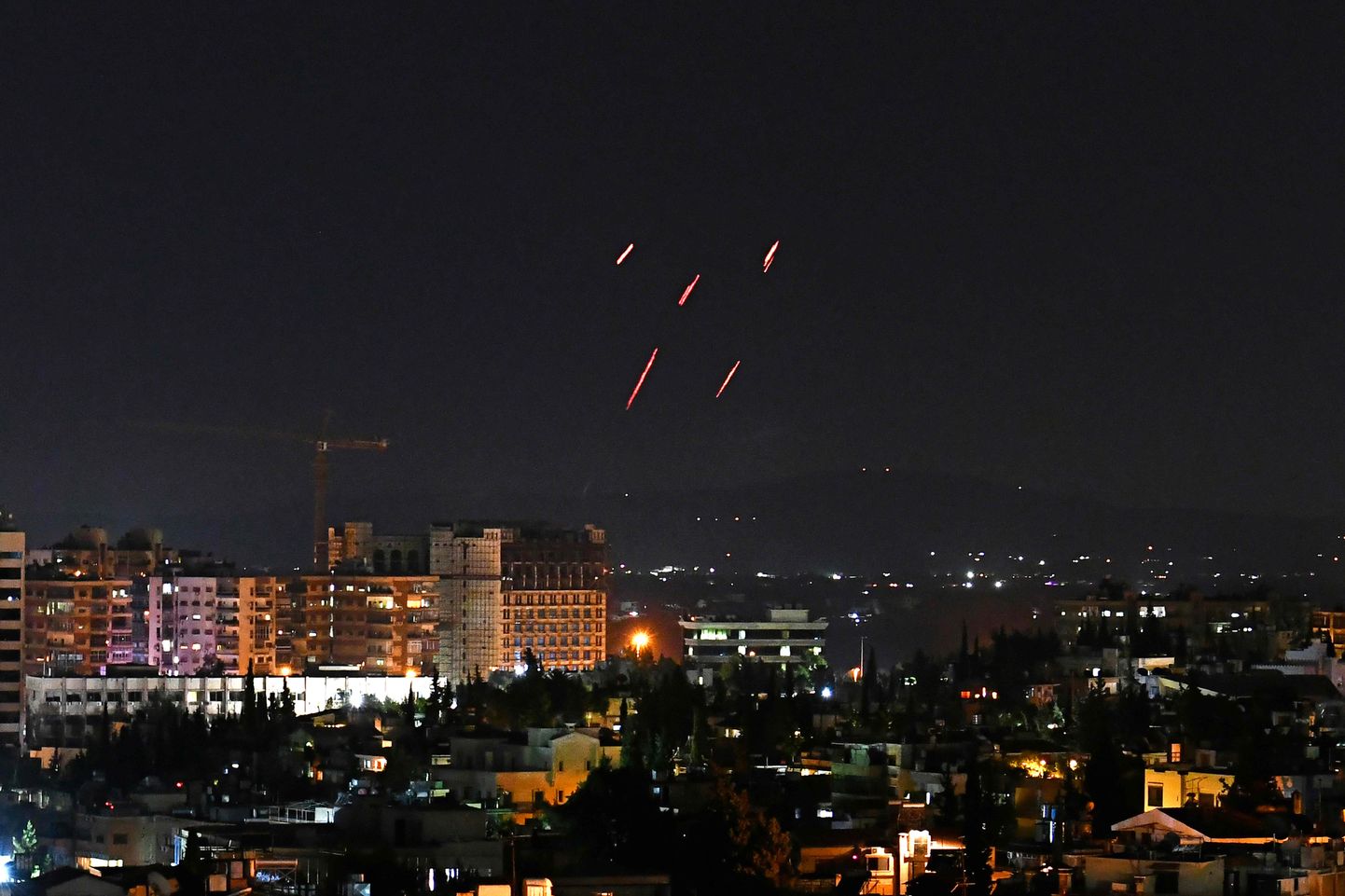 Süüria õhutõrje vastamas Iisraeli raketirünnakule juulikuus.