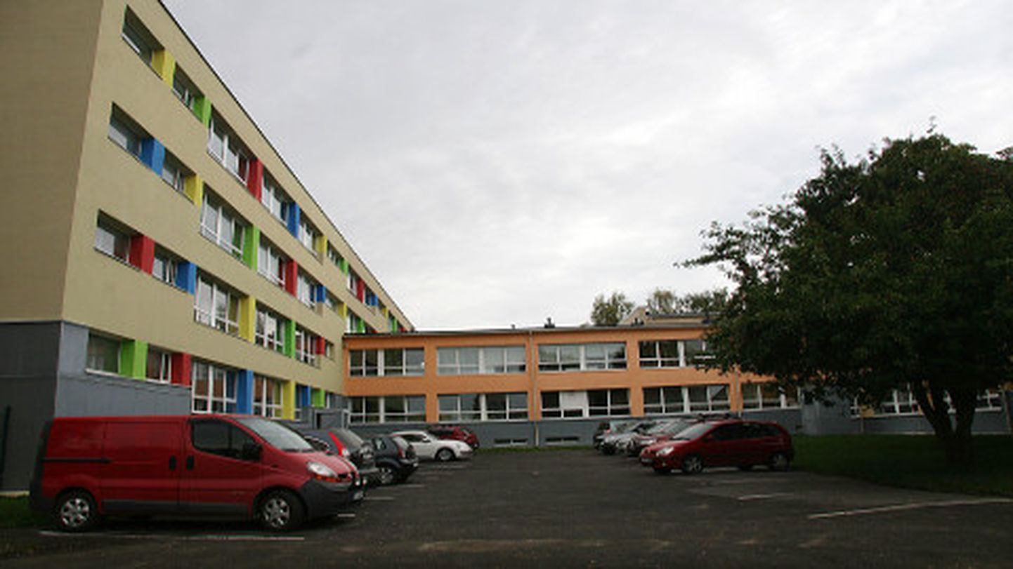 Majandusliku analüüsi kohaselt tuleks Jõhvi vene põhikooli rekonstrueerimine poole odavam kui vana hoone lammutamine ja uue koolimaja ehitus.