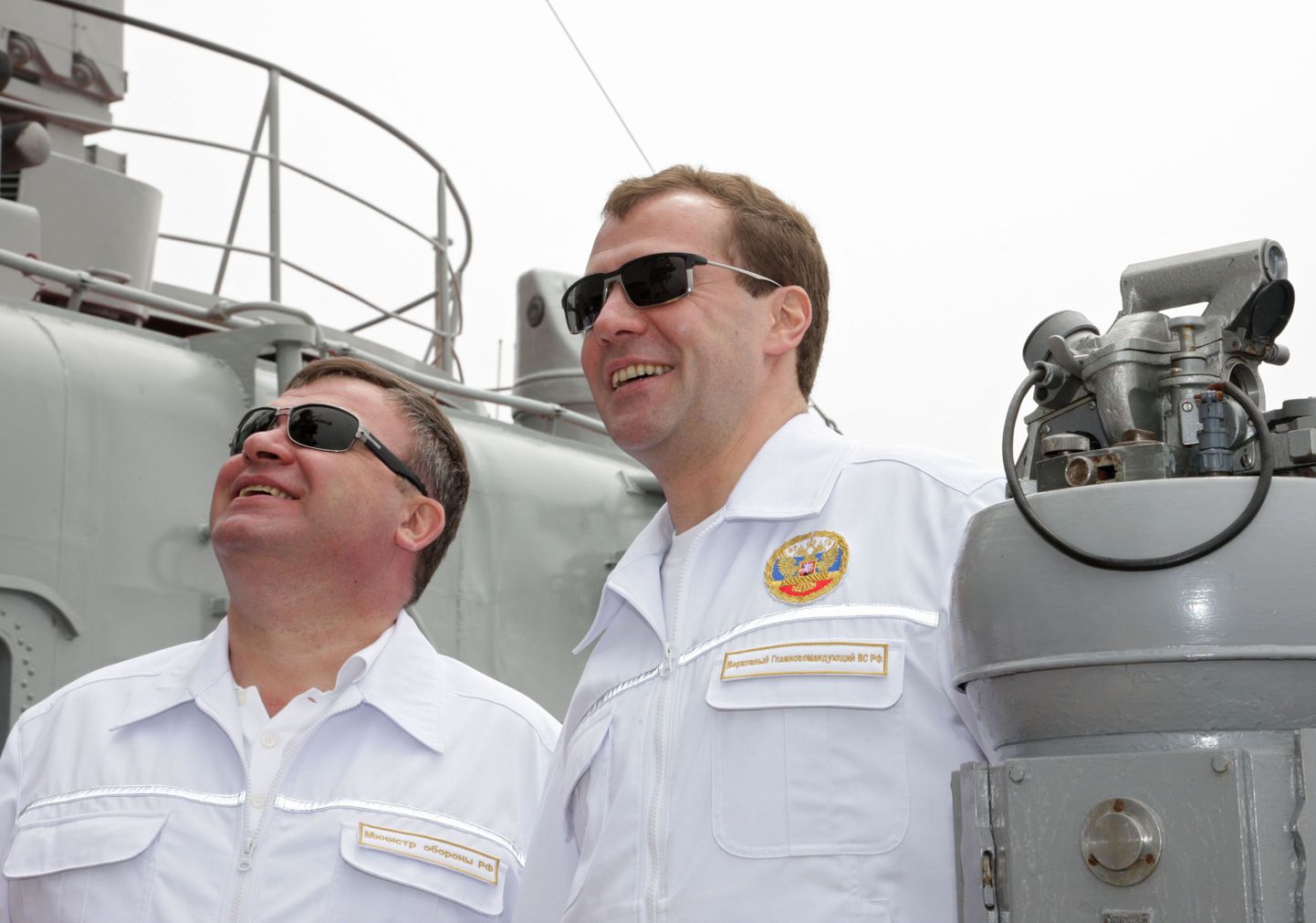 Vene kaitseminister Anatoli Serdjukov (vasakul) ja president Dmitri Medvedev.