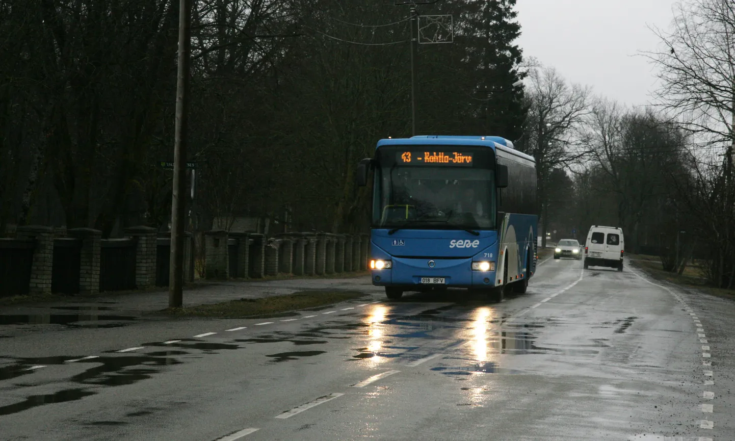 Kohtla jaama piirkonna elanikud loodavad, et buss peatub nende kodu lähistel ka edaspidi.