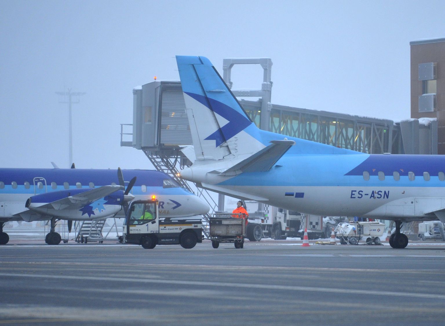 Самолеты в Таллиннском аэропорту.