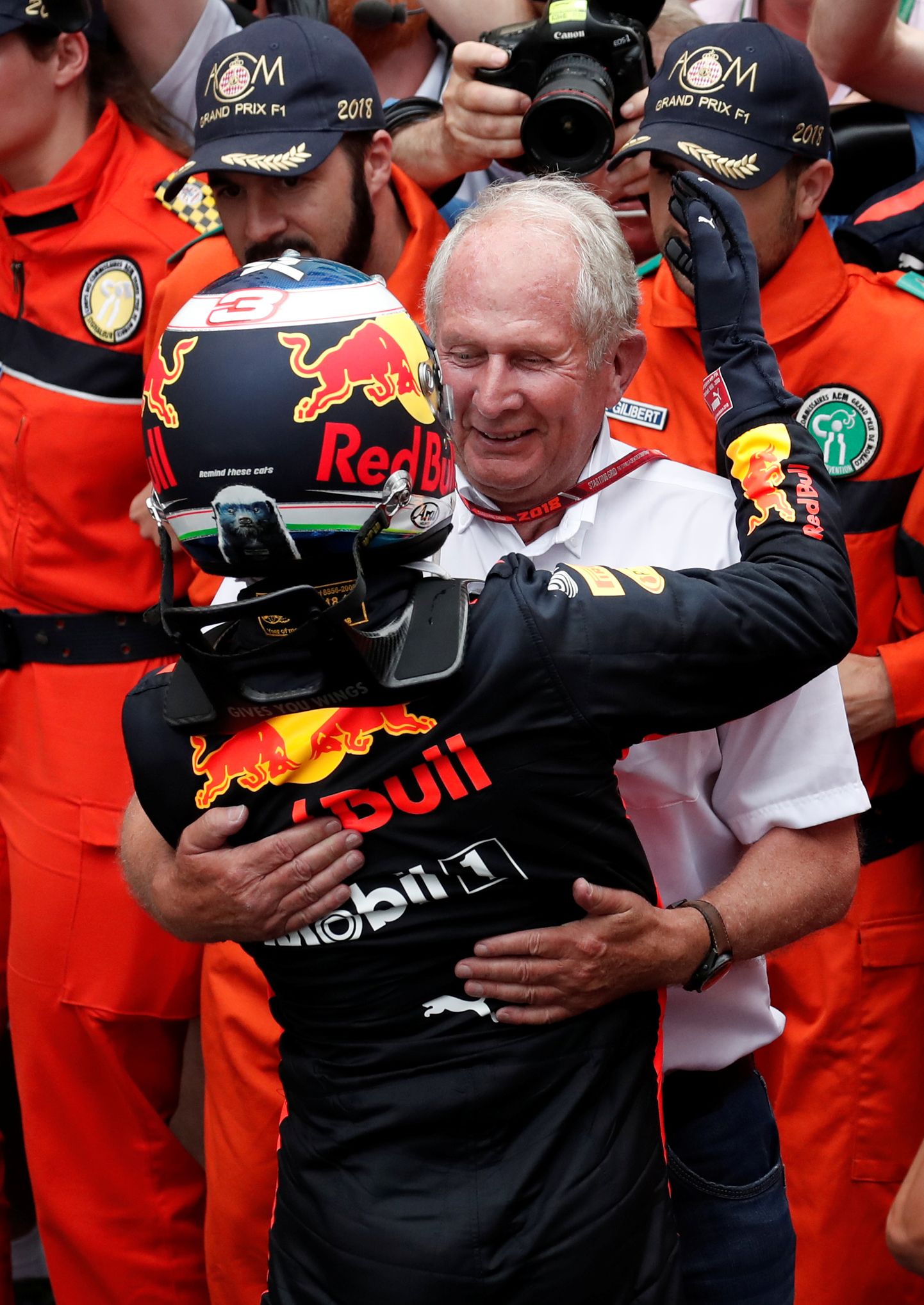 Daniel Ricciardo ja Helmut Marko.
