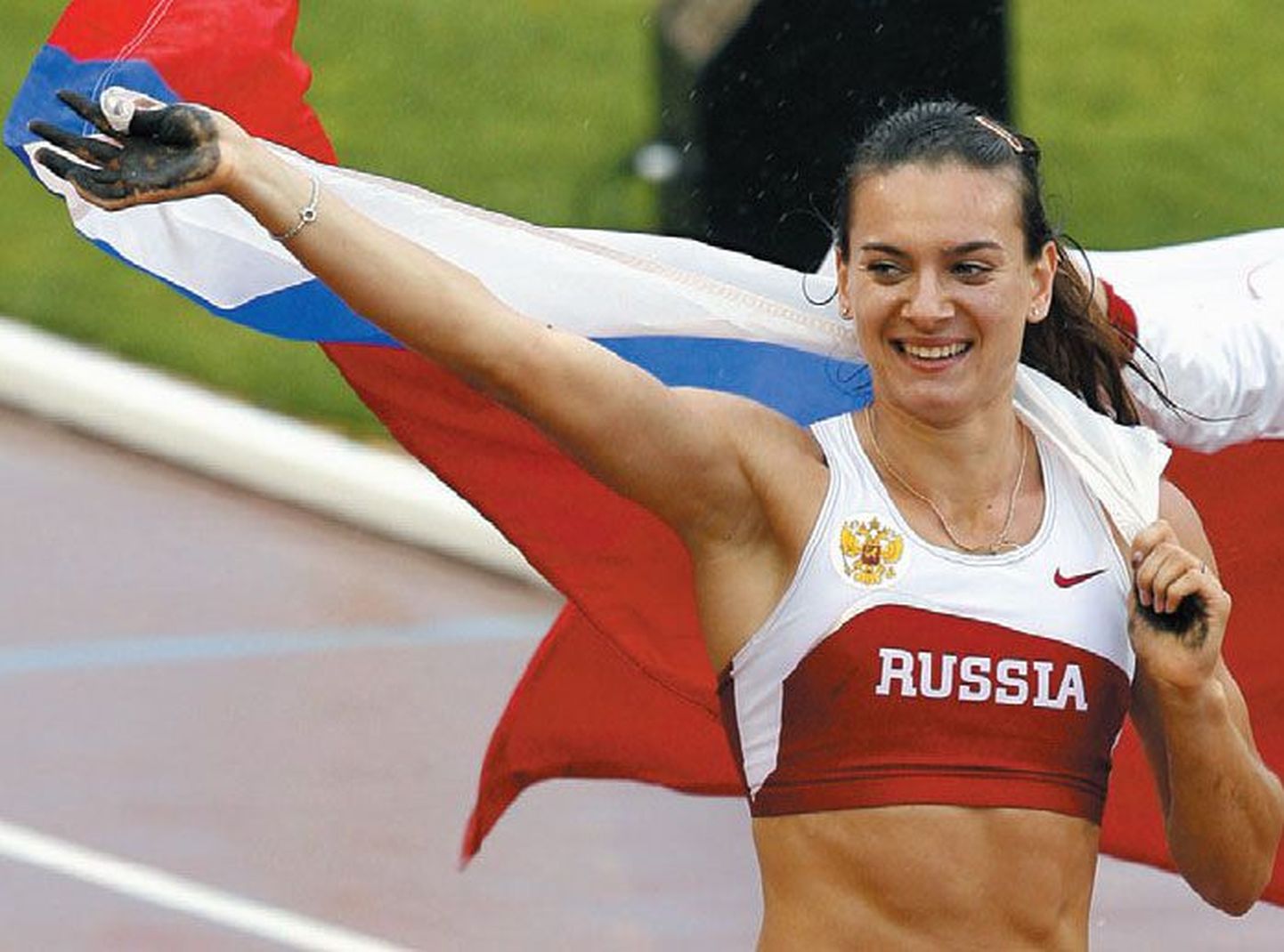 Елена Исинбаева ранее заявляла, что не будет выступать на Олимпиаде без российского флага.