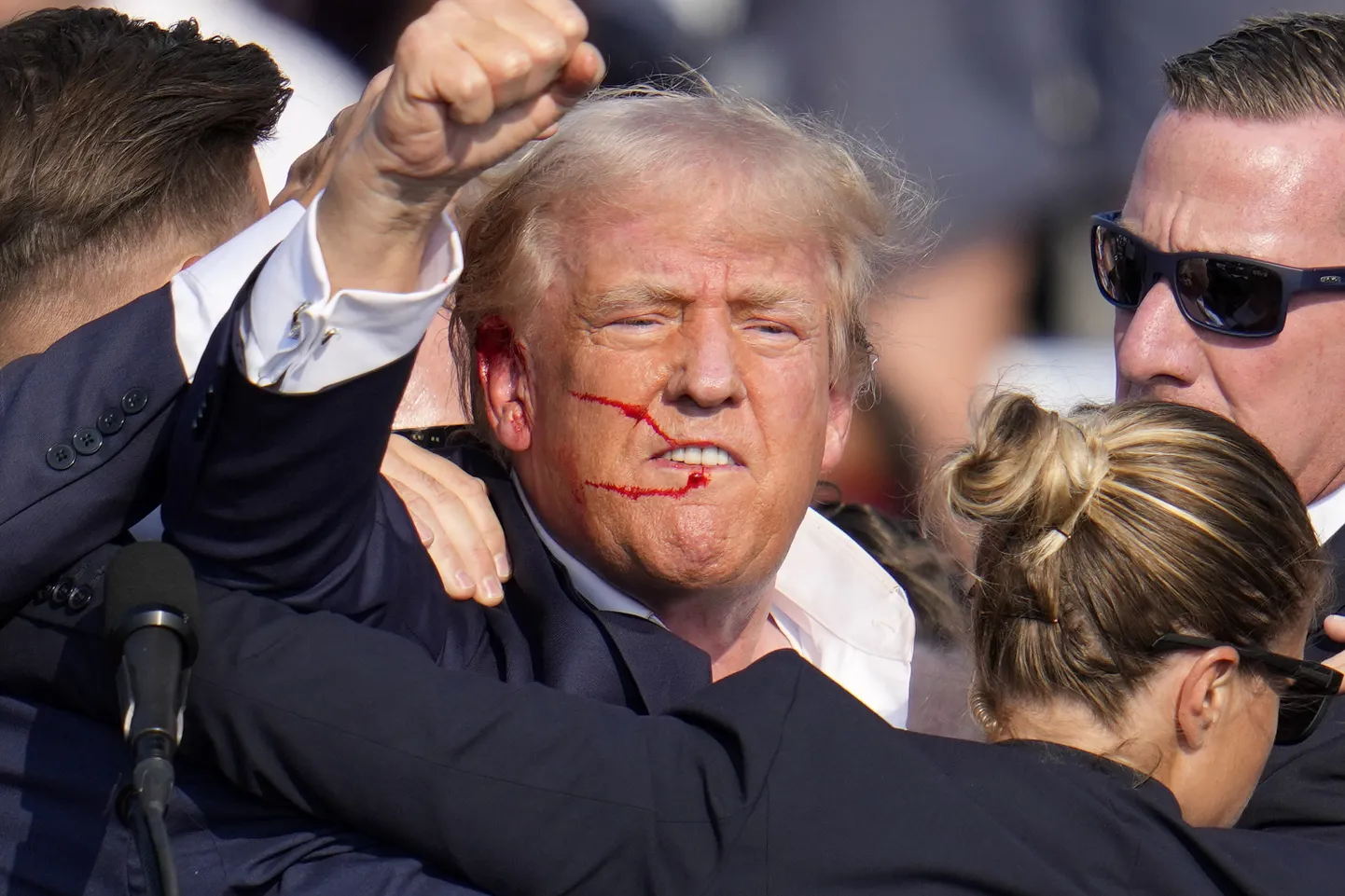 Presidendikandidaat Donald Trump pärast atentaadikatset Butleris 13. juulil.