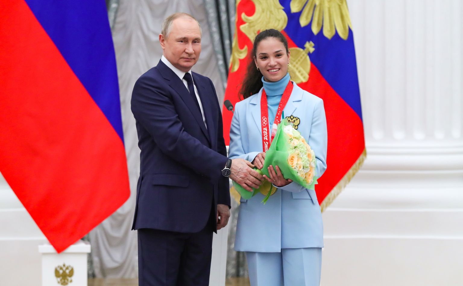 Venemaa president Vladimir Putin koos olümpiavõitja Veronika Stepanovaga.