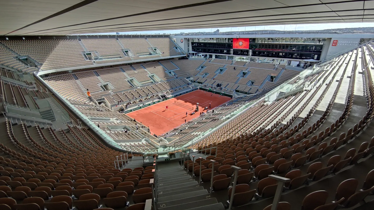 Prantsusmaa lahtiste peaareen läbis hiljuti uuenduskuuri. Täna harjutas seal Novak Djokovic, homme mängib samas kohas Anett Kontaveit.