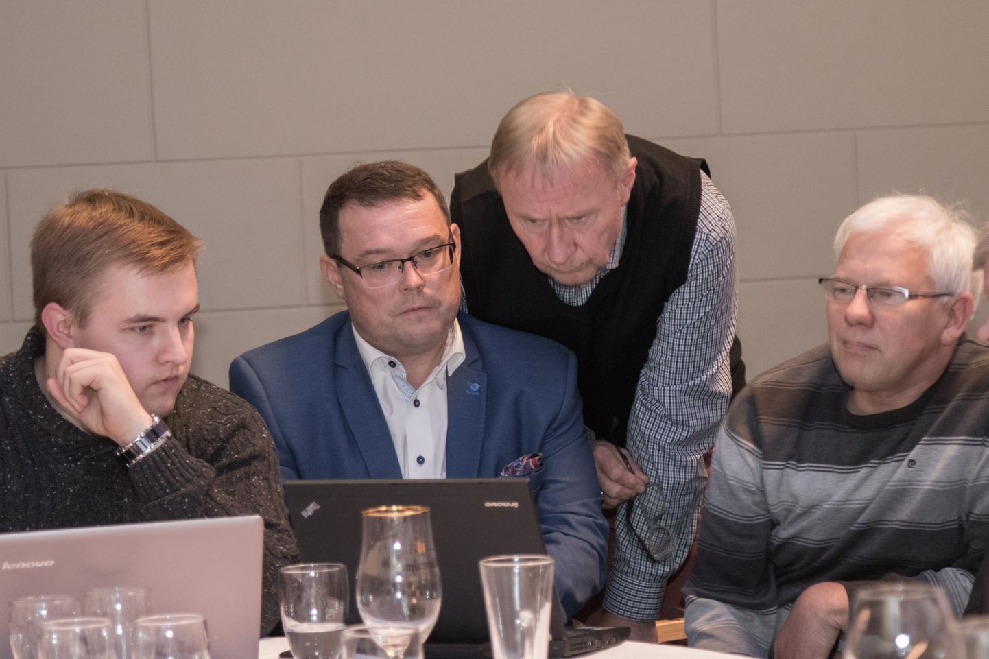 Reformierakonna liikmed otsustasid minna koalitsiooni koos Isamaa ja Res Publica Liidu ning Keskerakonnaga. Fotol vasakult Risto Kaljurand, Madis Timpson, Rein Triisa ja Innar Susi.

MARKO SAARM/SAKALA