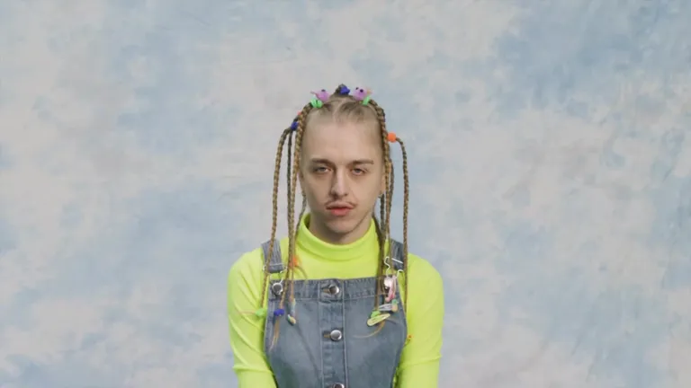 Tommy Cash on tuntud eriskummaliste videote poolest. Kas ka pulmapildid pole muud kui reklaamitrikk?