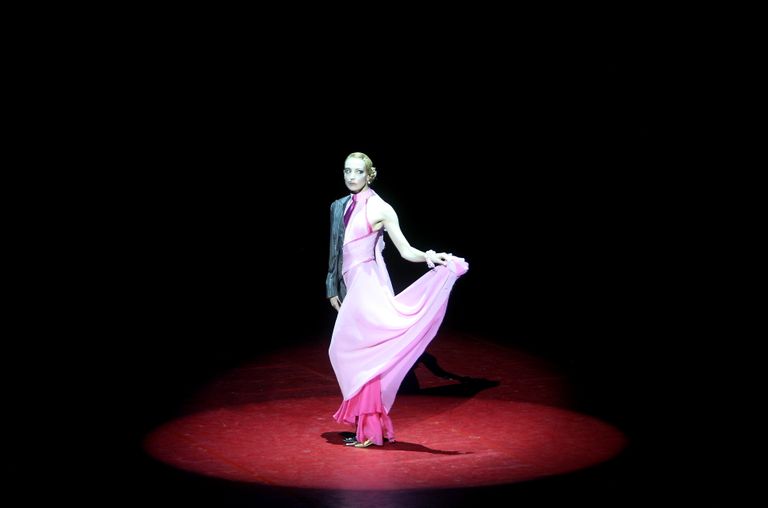 Krievijas tautas māksliniece, Lielā teātra prīma Ilze Liepa uzstājas sava tēva – leģendārā baletdejotāja Māra Liepas – piemiņai veltītā baleta vakarā Latvijas Nacionālajā operā.