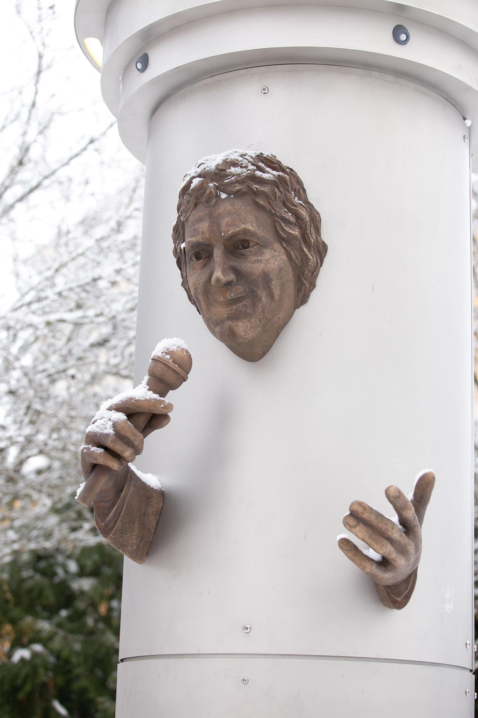Jaak Joala kuju Posti tänava pargis. Jaak Joala skulptuur.