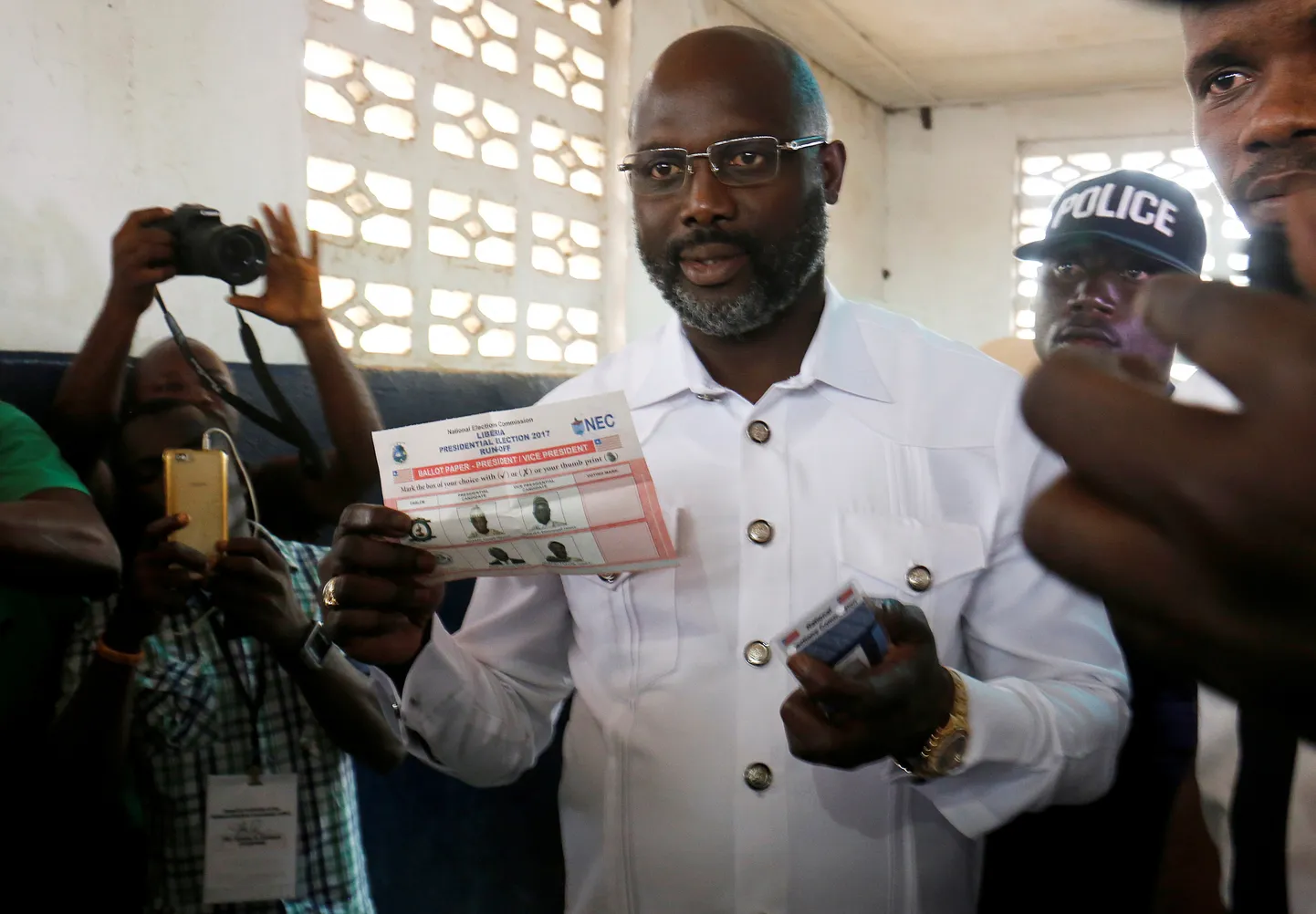 George Weah valimisjaoskonnas.