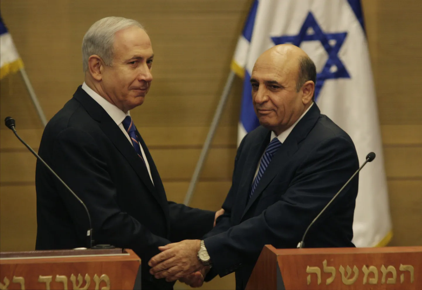 Iisraeli peaminister Benjamin Netanyahu (vasakul) ja opositsioonilisse Kadima partei liider Shaul Mofaz.
