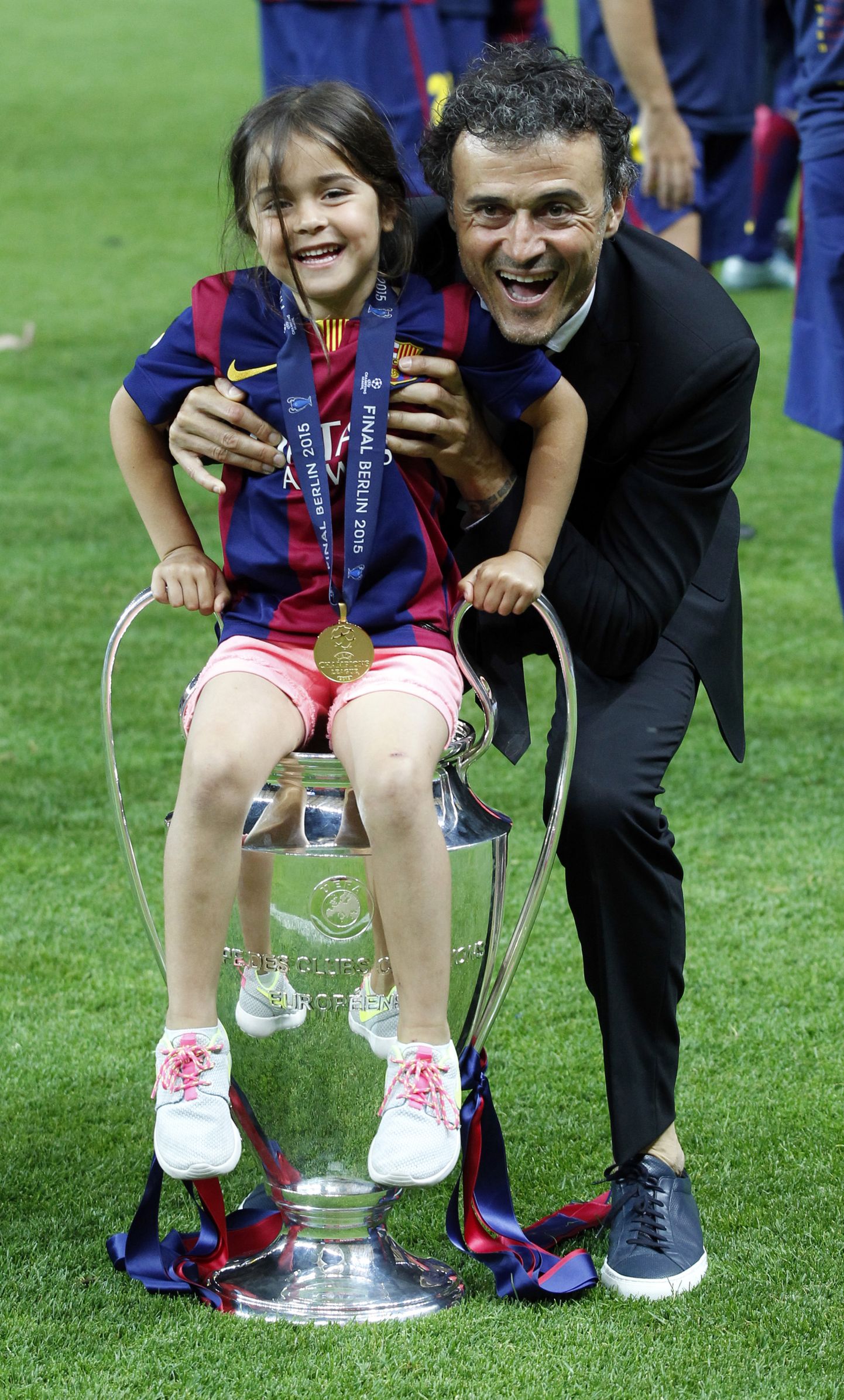 Luis Enrique koos tütre Xanaga 2015. aasta Meistrite liiga võidu järel.
