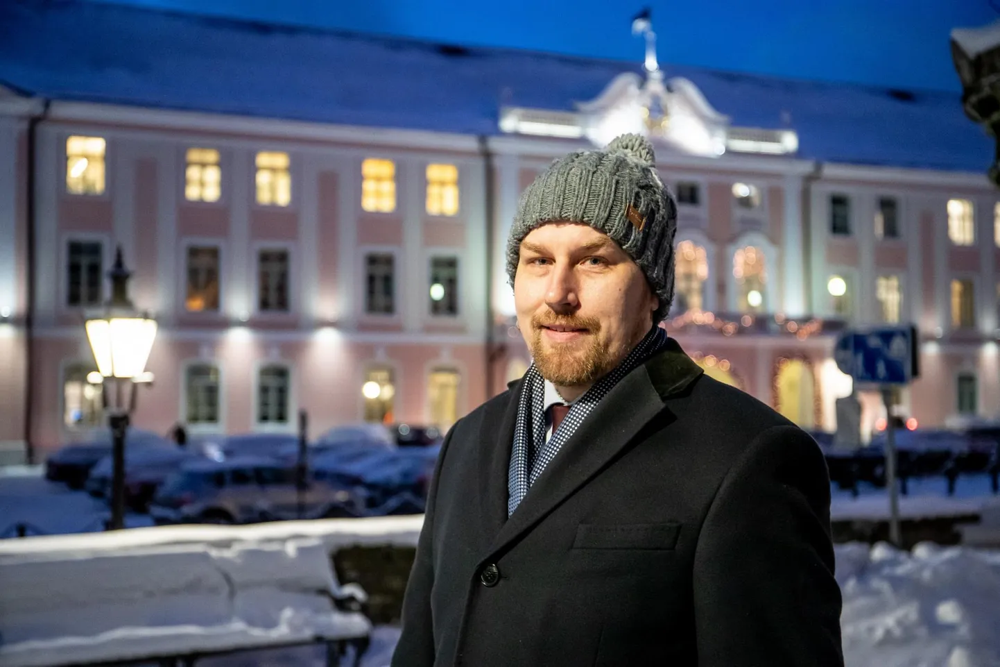 Pärnumaalt Isamaa nimekirjas riigikokku valitud Andres Metsoja, kes kuulub koalitsioonikõnelustel Keskerakonna ja EKREga oma erakonna läbirääkimismeeskonda, lükkas ümber täna õhtul riigikogu SDE fraktsiooni avalduses toodud väite, nagu kuuluks ta oma partei teisitimõtlejate hulka ja võiks toetada veel koos kuue parlamentääriga hoopis Reformierakonna ja SDE koalitsiooni.