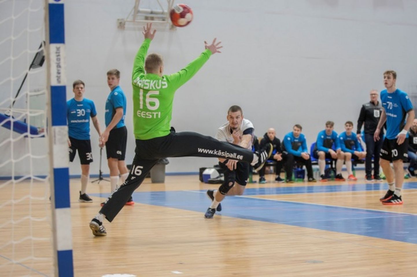 Väravavaht Armis Priskuse tõrjed olid üheks põhjuseks, miks Eesti poolfinaalis Läti klubide koondise alistas.