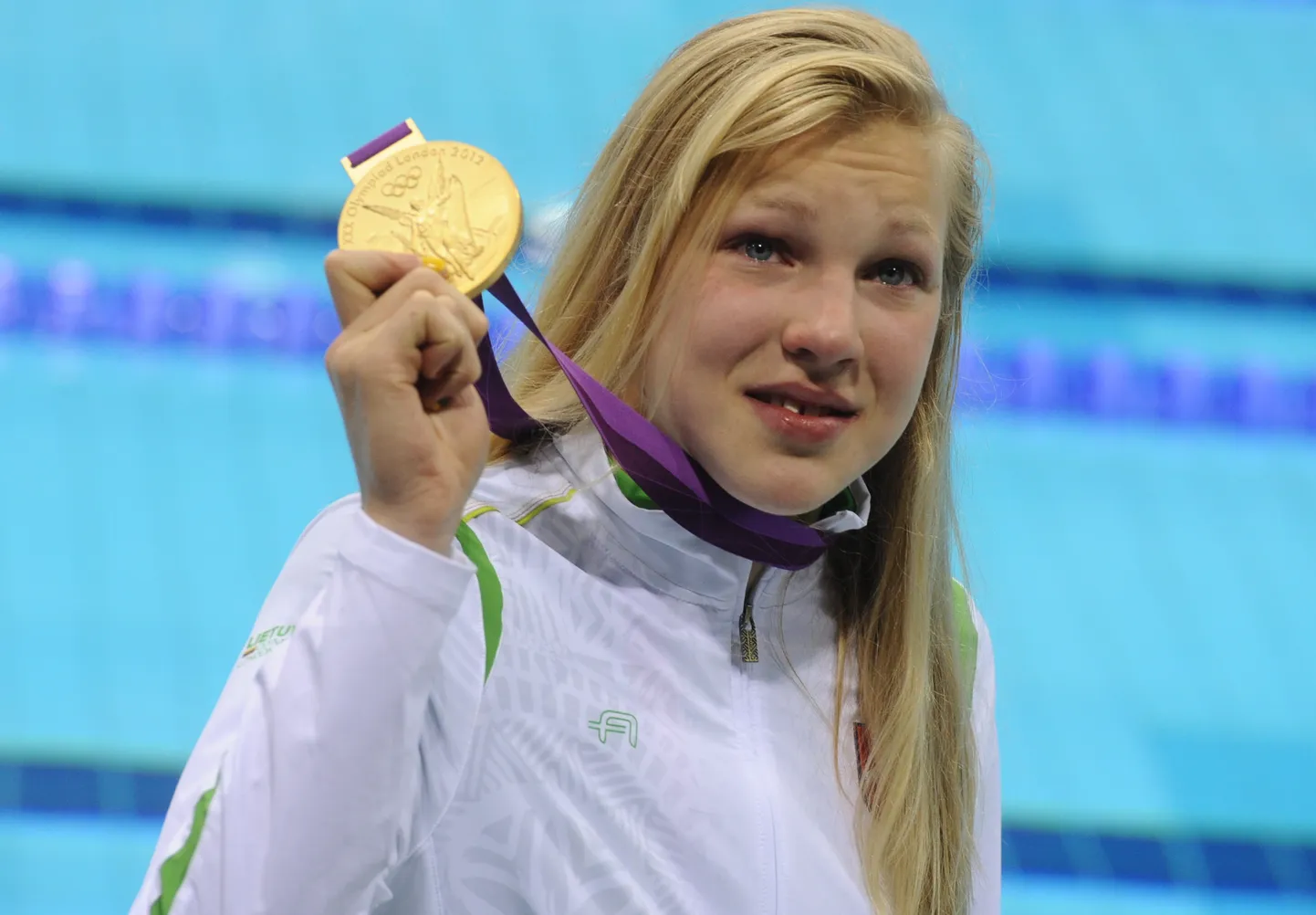 Ruta Meilutyte Londoni olümpiakullaga