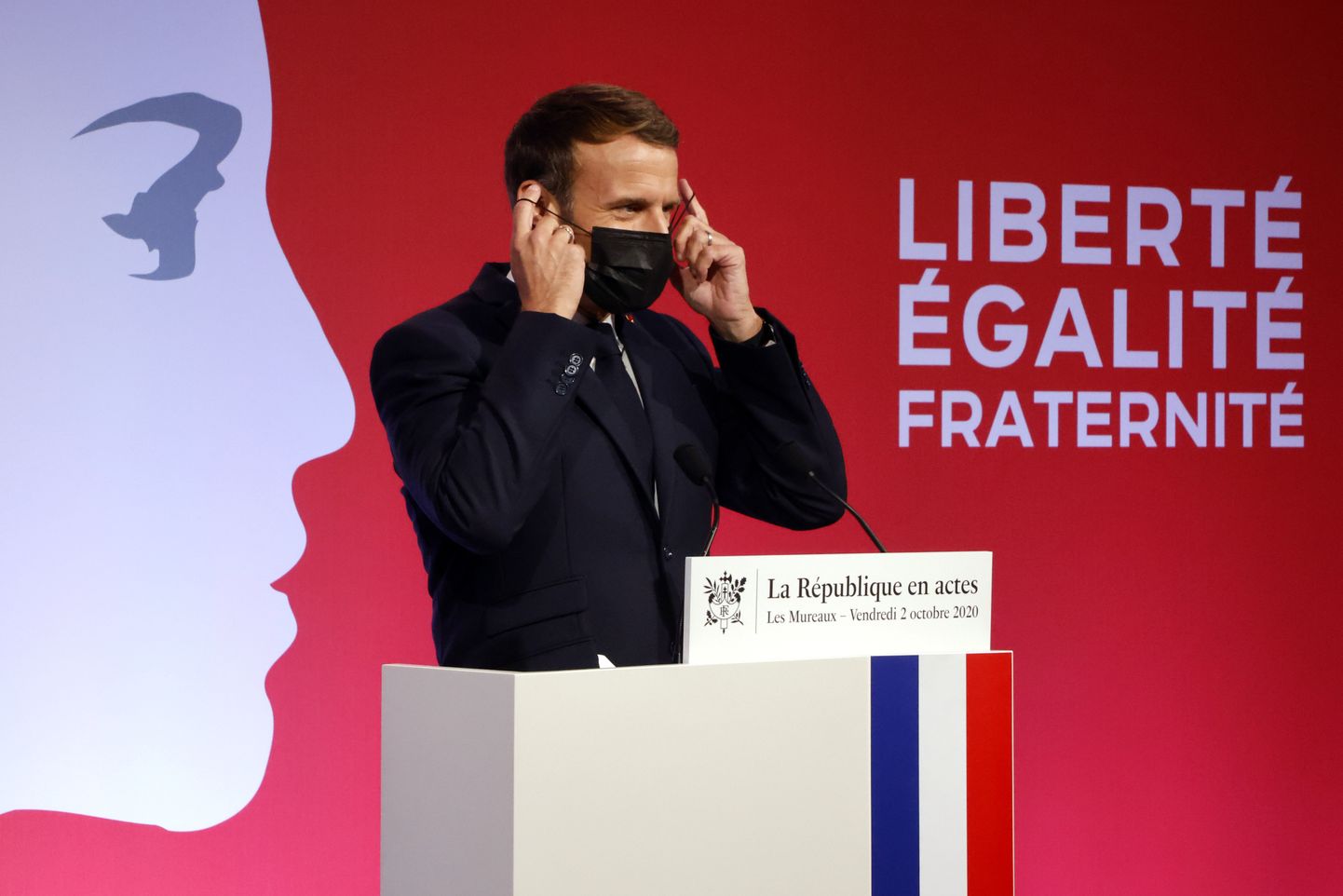 Prantsuse president Emmanuel Macron Les Mureaux's 2. oktoobril 2020.