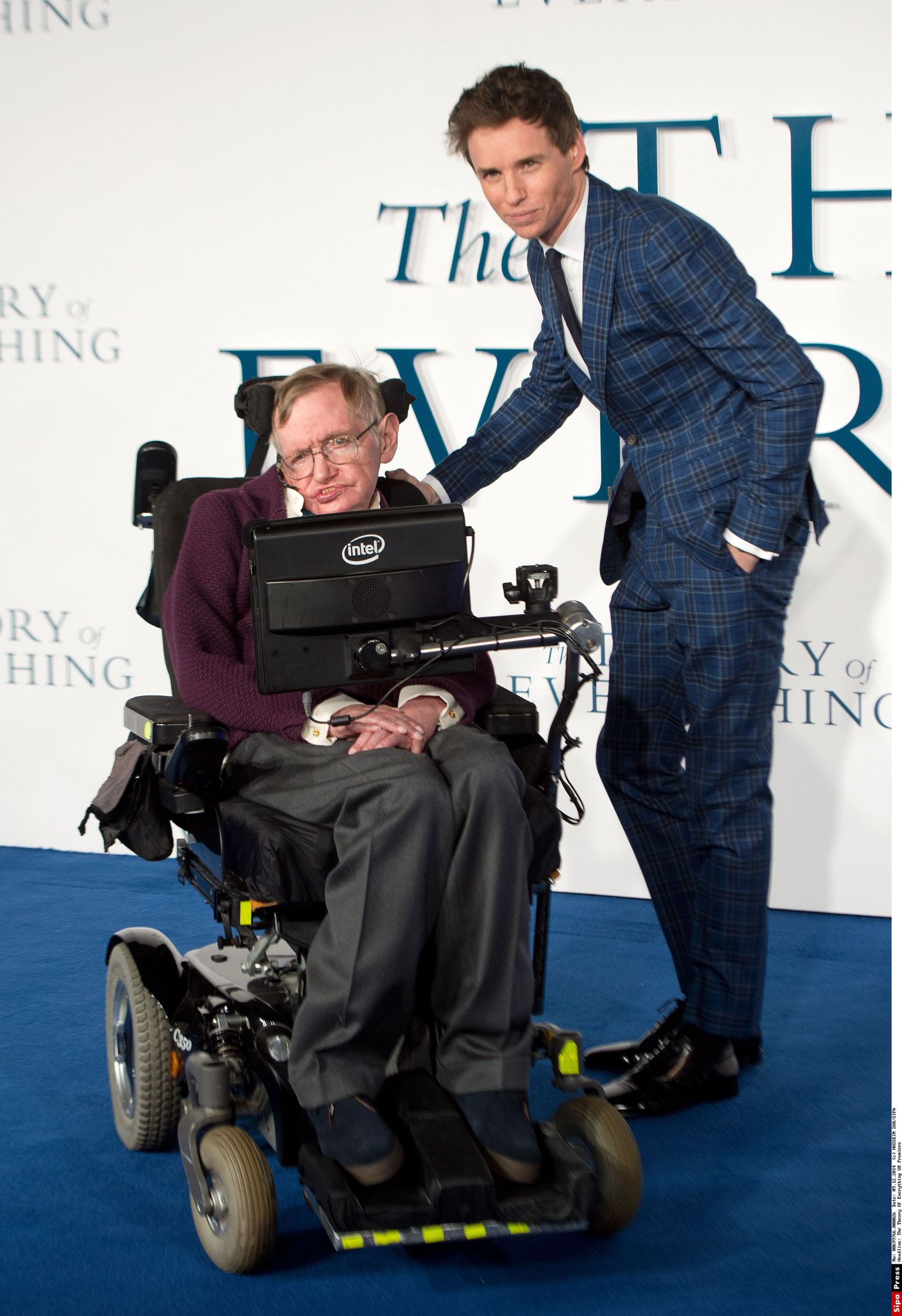 Stephen Hawking ja teda kehastanud näitleja Eddie Redmayne