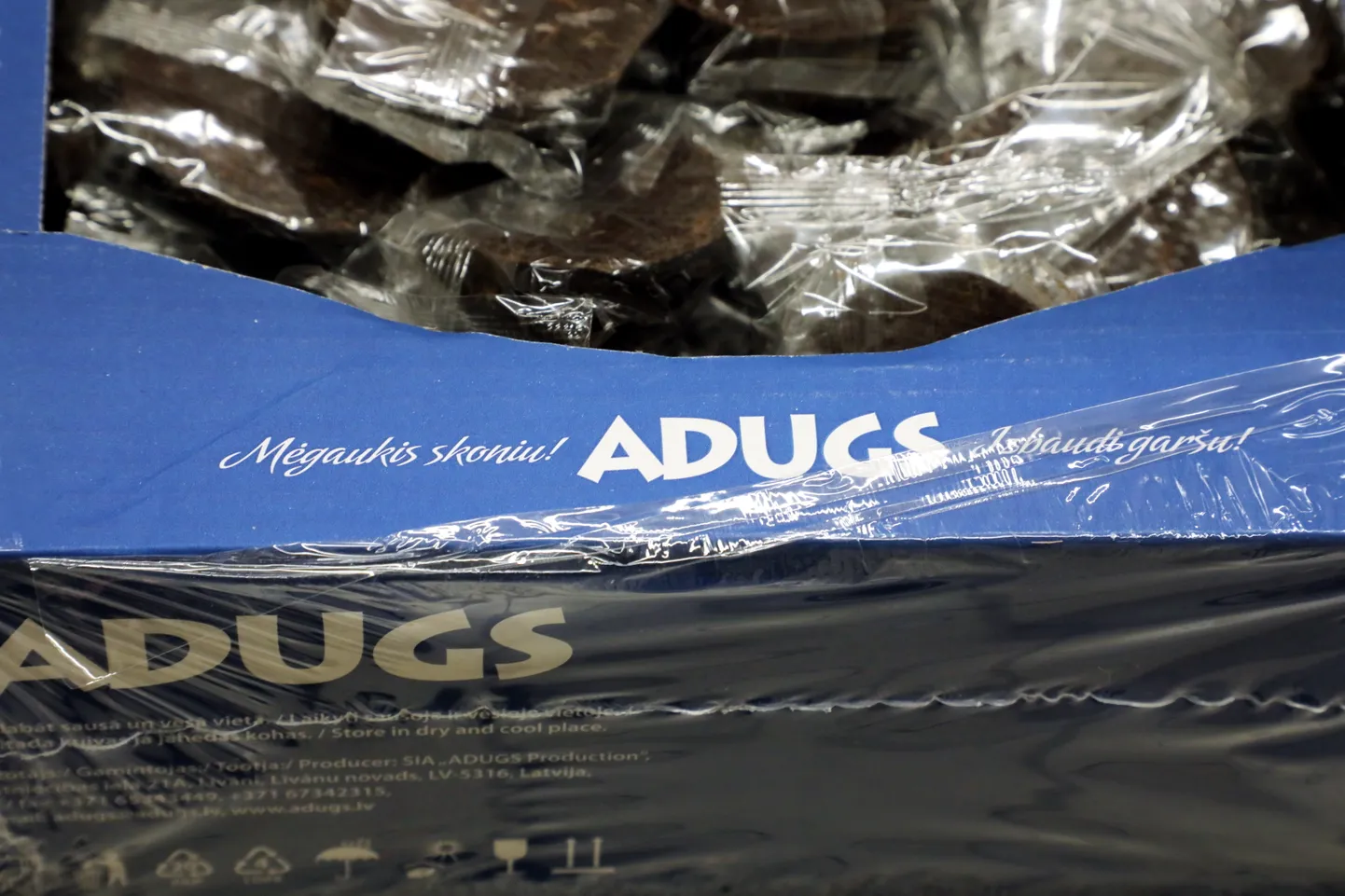 Konditorejas izstrādājumu ražotāja "Adugs" cepumu kaste.