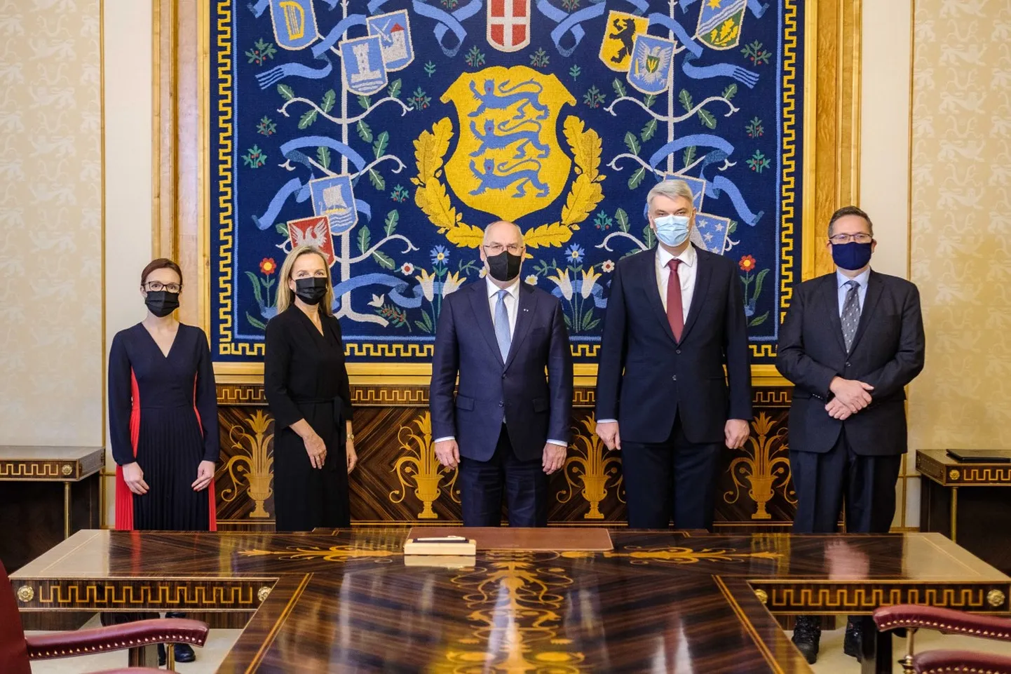 President Alar Karis ametisse nimetatud kohtunikega
