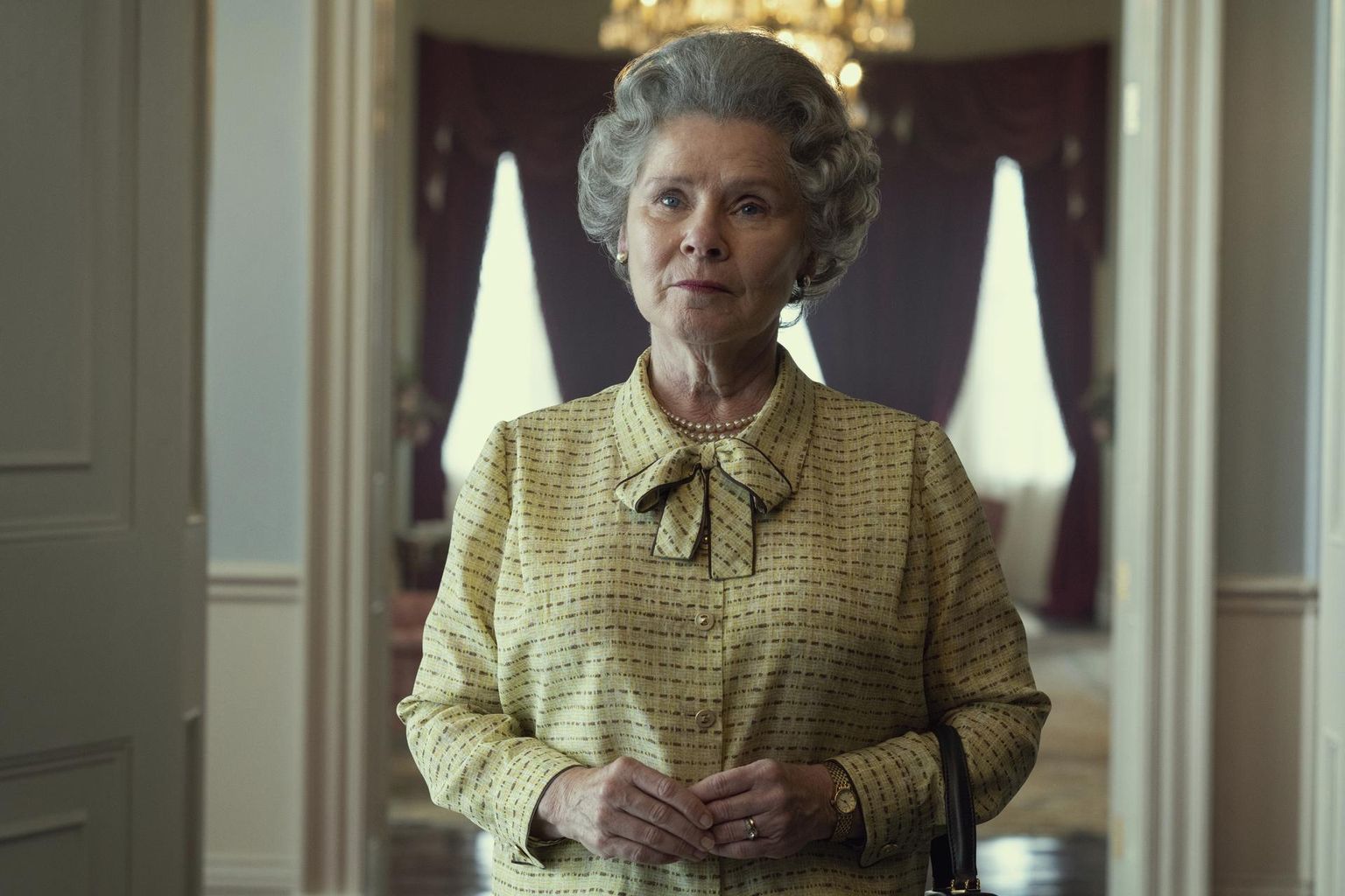 Imelda Staunton kuninganna Elizabeth II rollis seriaalis «The Crown».