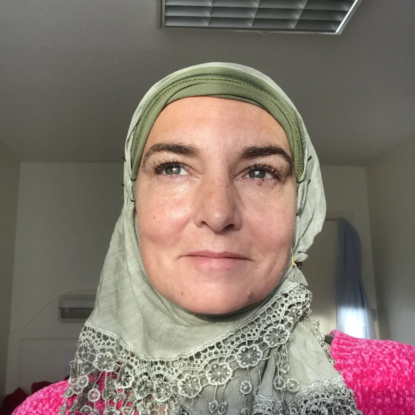 Shuhada Davitt, endise nimega Sinead O' Connor