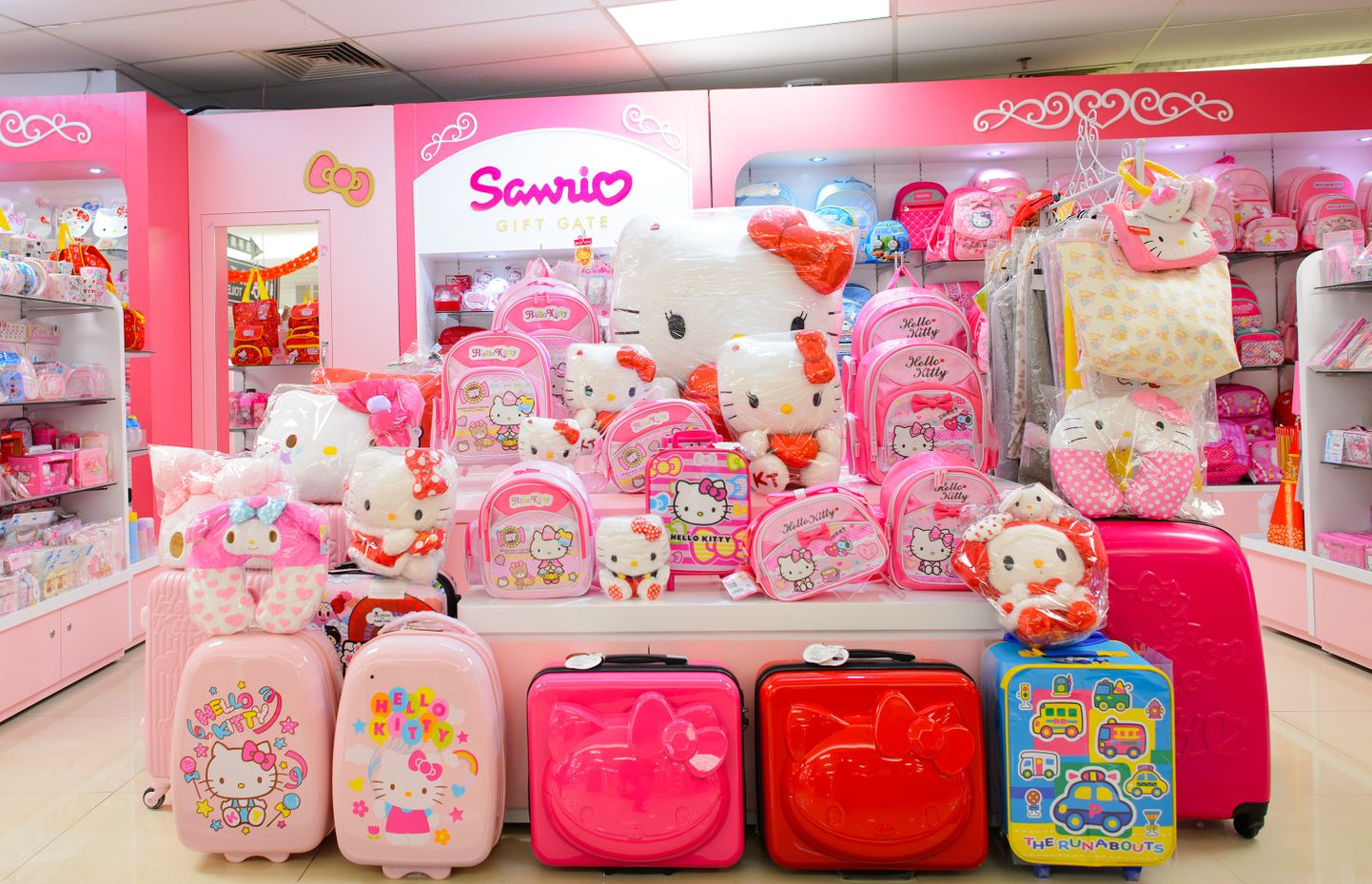 Hello Kitty kotid lastele. Foto on illustratiivne