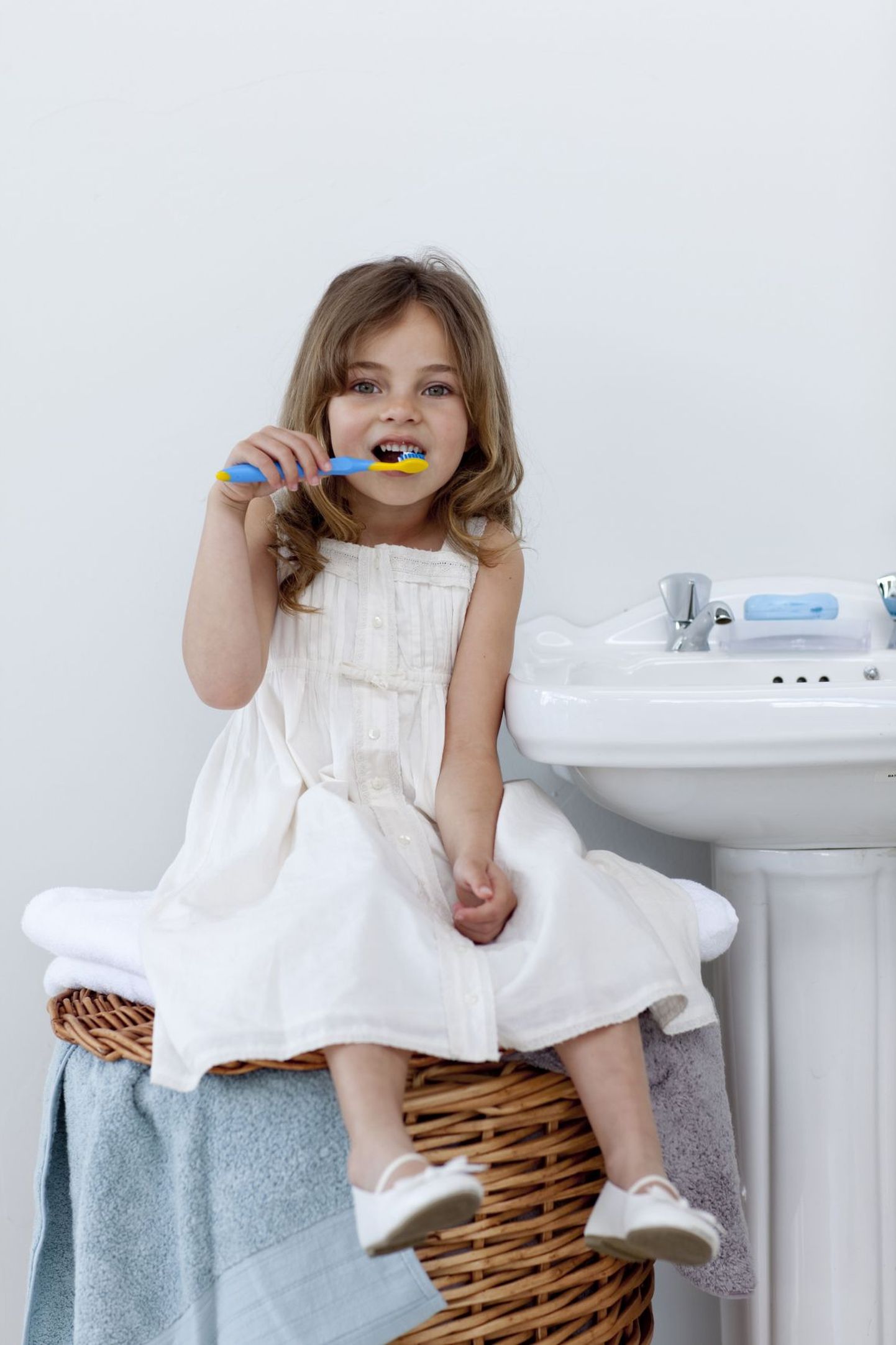 Alates teisest eluaastast suudavad lapsed ise hambaid pesta.