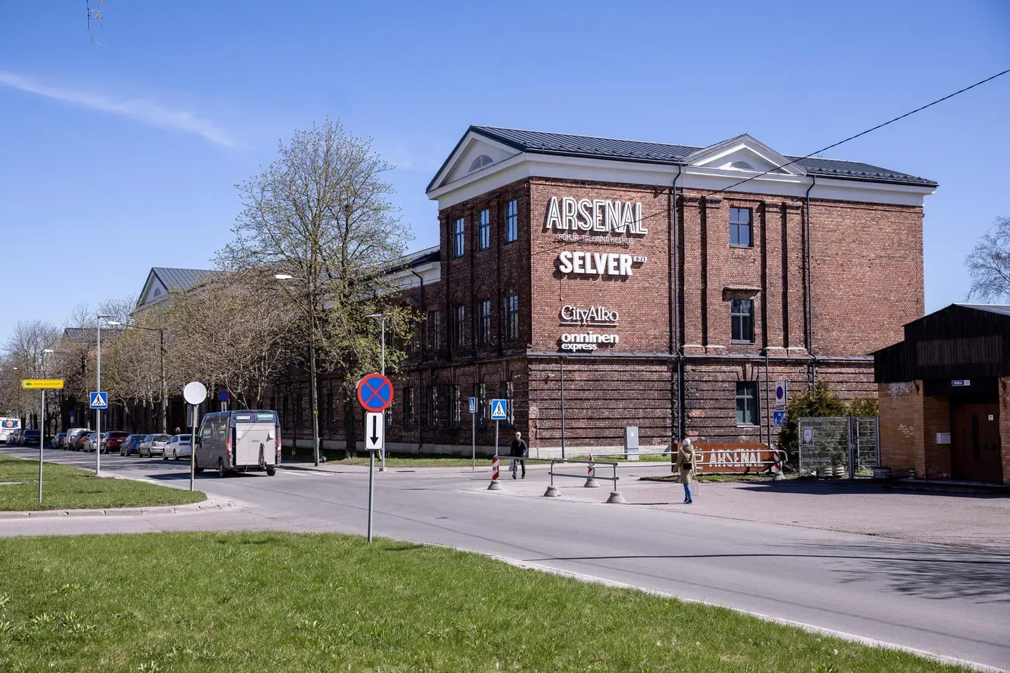 Бывший крупнейший оружейный завод Эстонии превратился в пыхья-таллиннский торговый центр Arsenal.