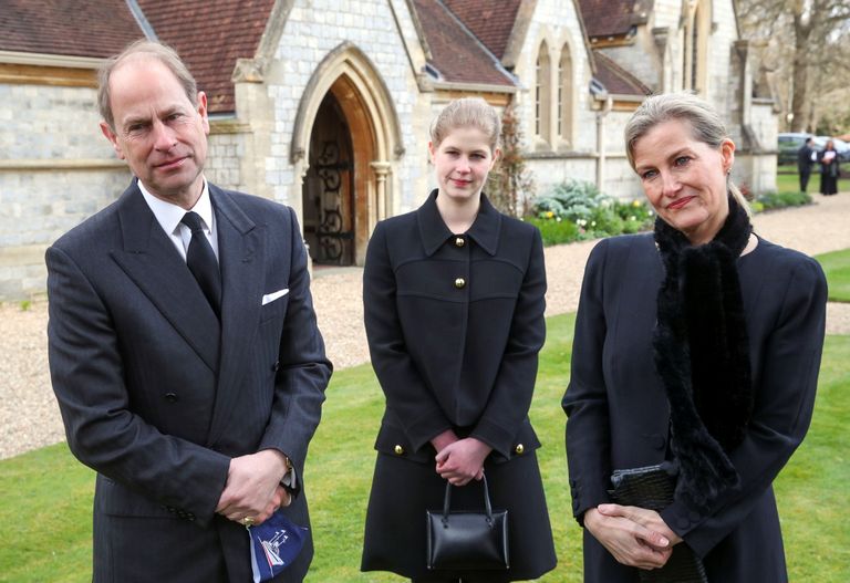 Princis Edvards ar sievu Sofiju un meitu Luīzi.