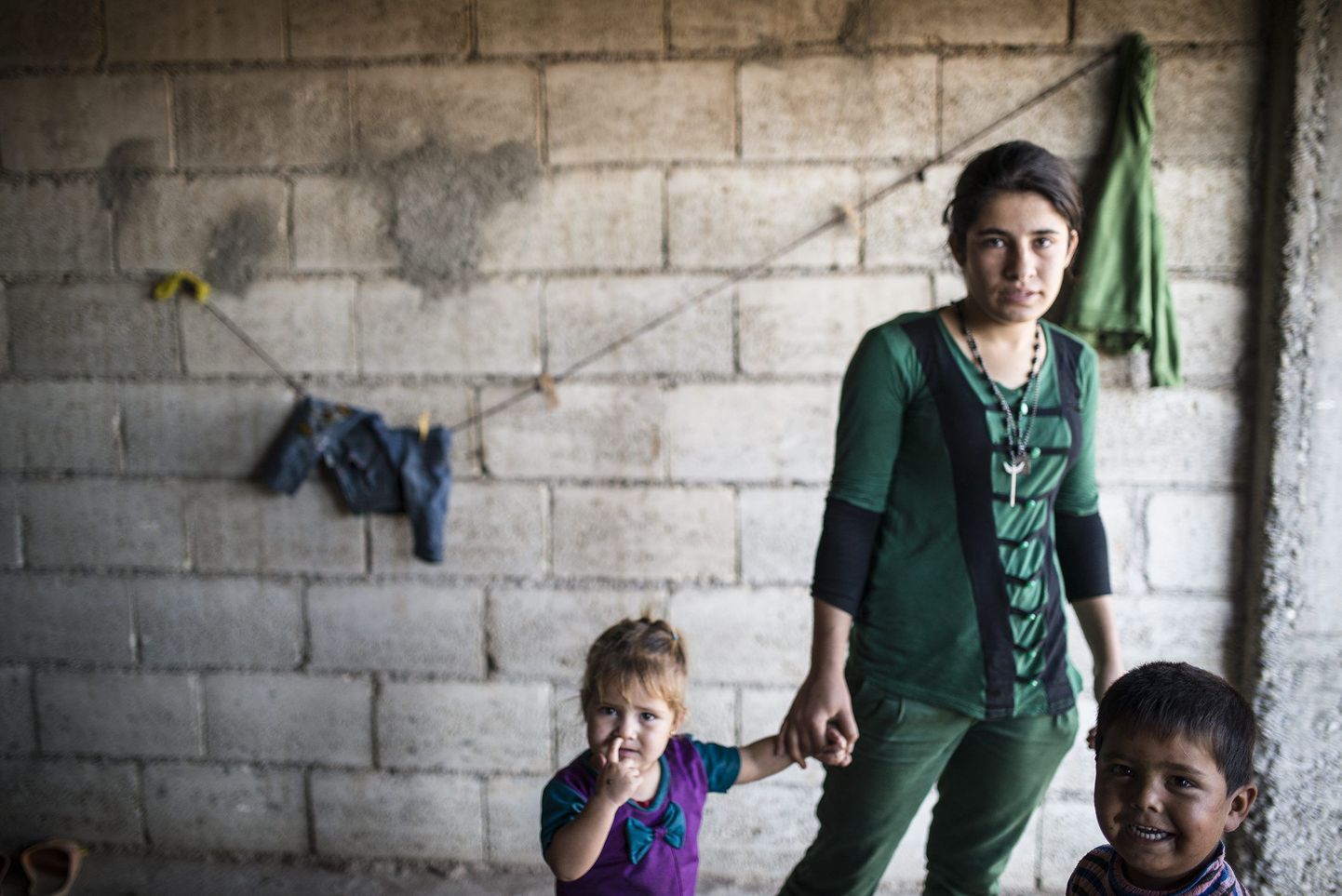 Niinimetatud Islamiriigi eest põgenenud noor Süüria kurditar.