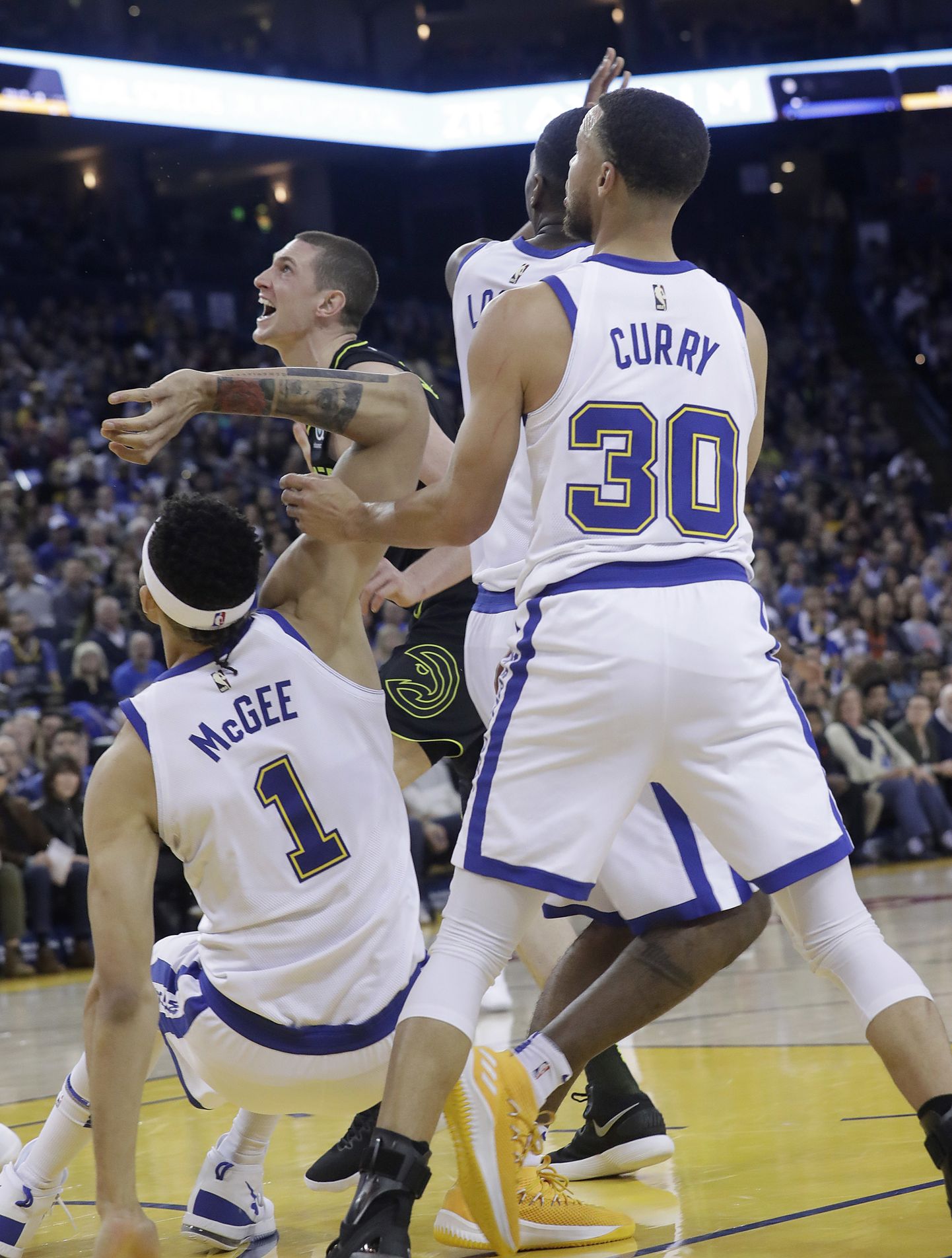 Golden State Warriorsi mängujuht Stephen Curry sai uuesti vigastada.