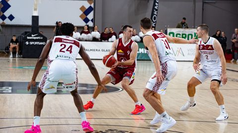 FOTO ⟩ "Ventspils" basketbolisti sagādā valmieriešiem pirmo zaudējumu sezonā
