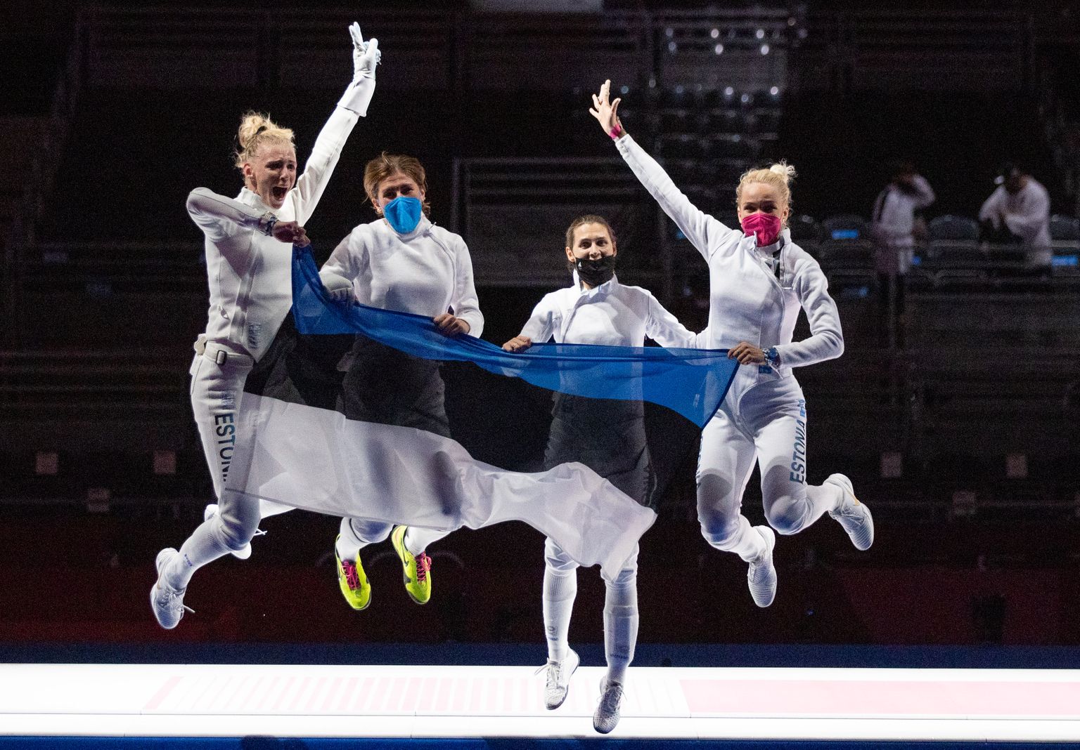 Olümpiavõitjaks tulnud epeenaiskond: Katrina Lehis (vasakult), Julia Beljajeva, Irina Embrich ja  Erika Kirpu.