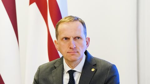 Amatu atstās aizsardzības ministrijas valsts sekretārs