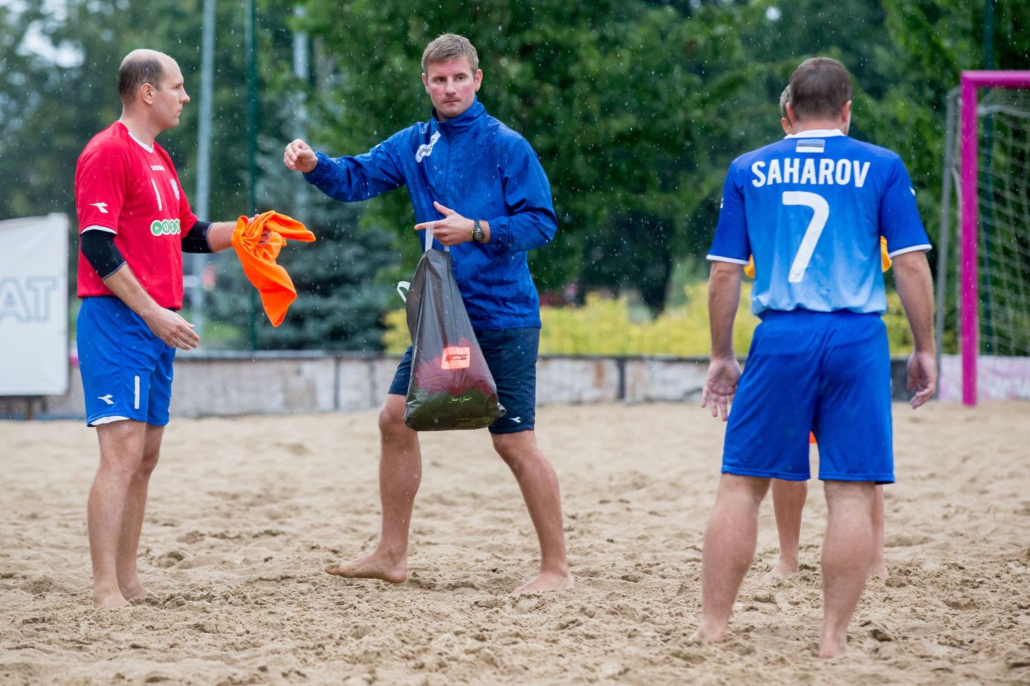 Eesti rannajalgpallikoondis annab vormile viimast lihvi järgmisel nädalal Pärnus toimuva Euroliiga superfinaali eel.