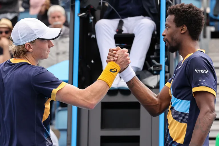 Soome tennisist Emil Ruusuvuori (vasakul) ja Prantsusmaa esinumber Gael Monfils.