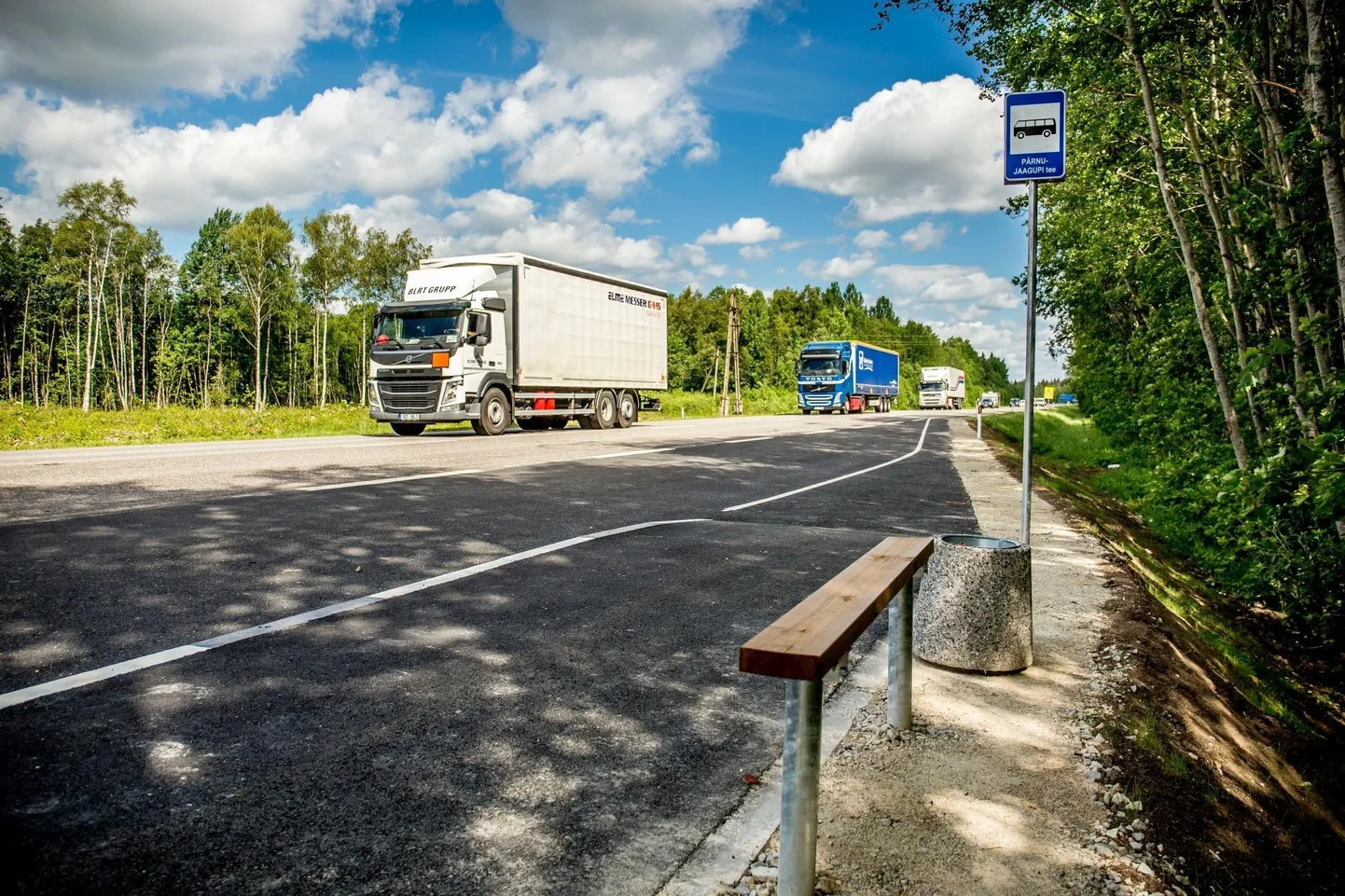 Augustis valminud Pärnu-Jaagupi tee peatuses hakkab peatuma täiendav bussiliin.