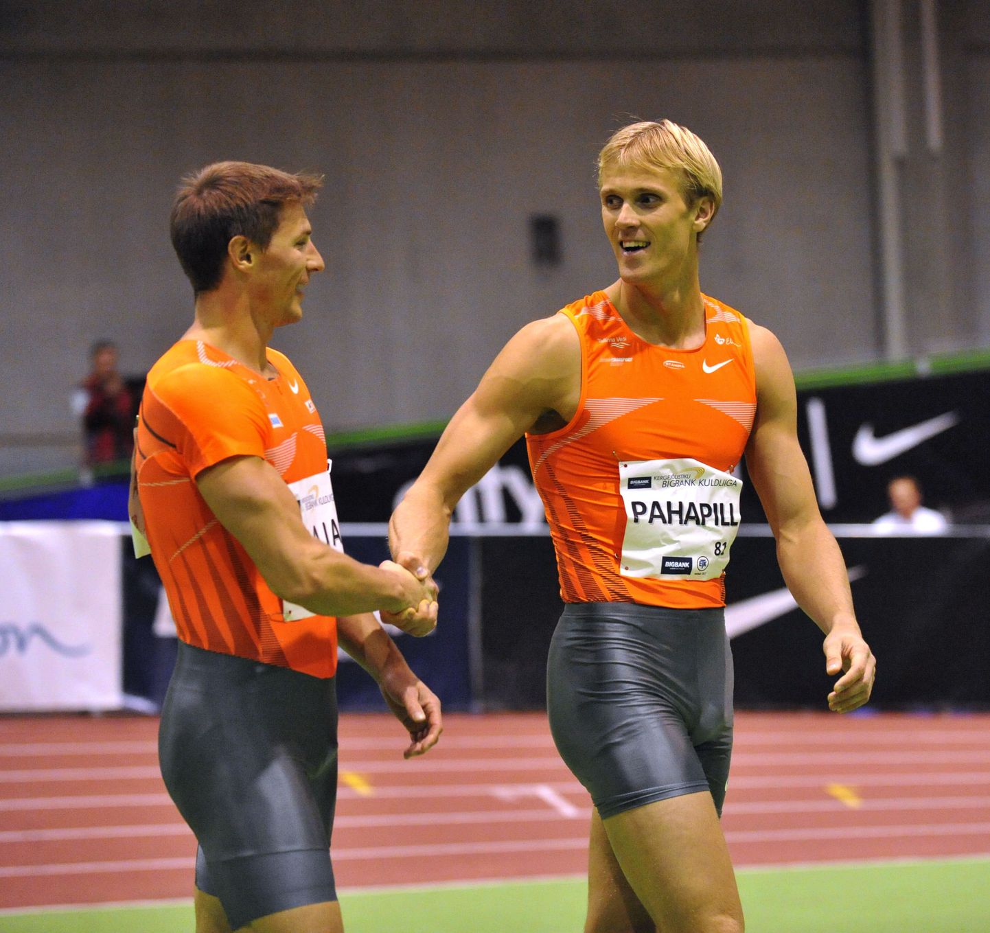 Andres Raja (vasakul) ja Mikk Pahapill Lasnamäe spordihallis.