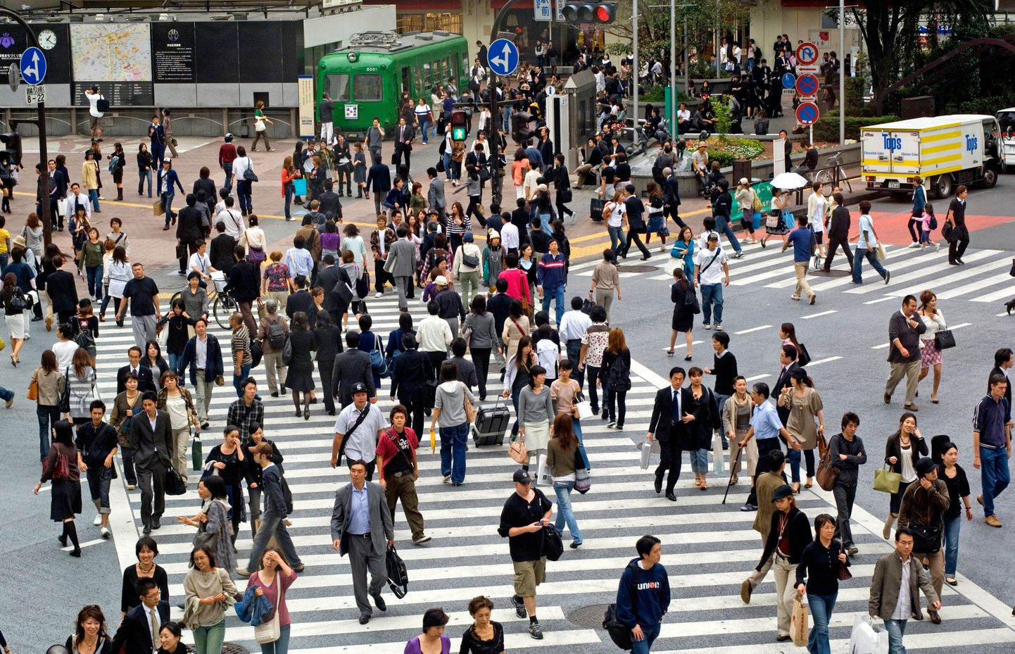 Rahvas Tokyo tänavatel.