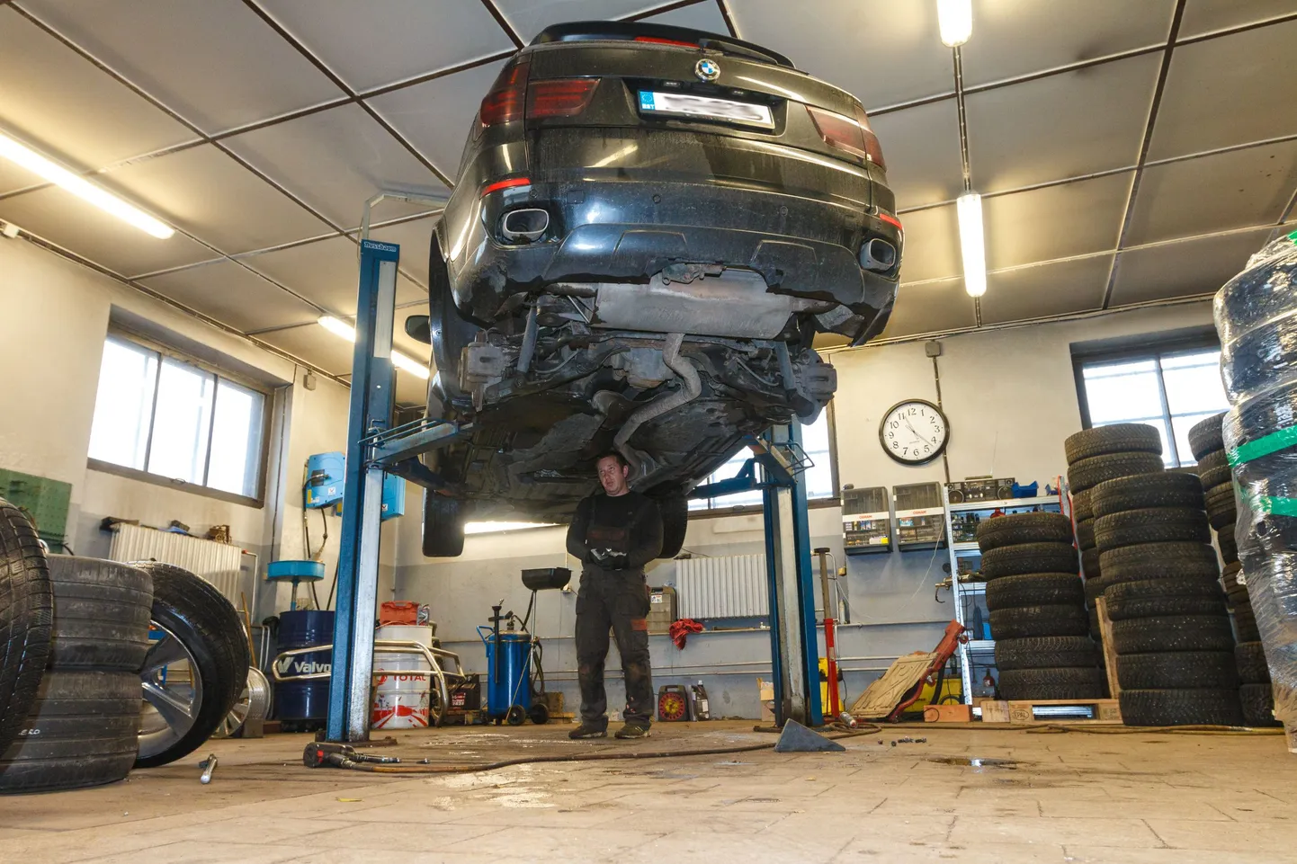 Autoremont. Pilt on illustreeriv