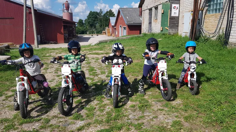 Pildil vaid väike osa Otepää motoklubi trial’i treeningrühma lastest.
 Otepää motoklubi